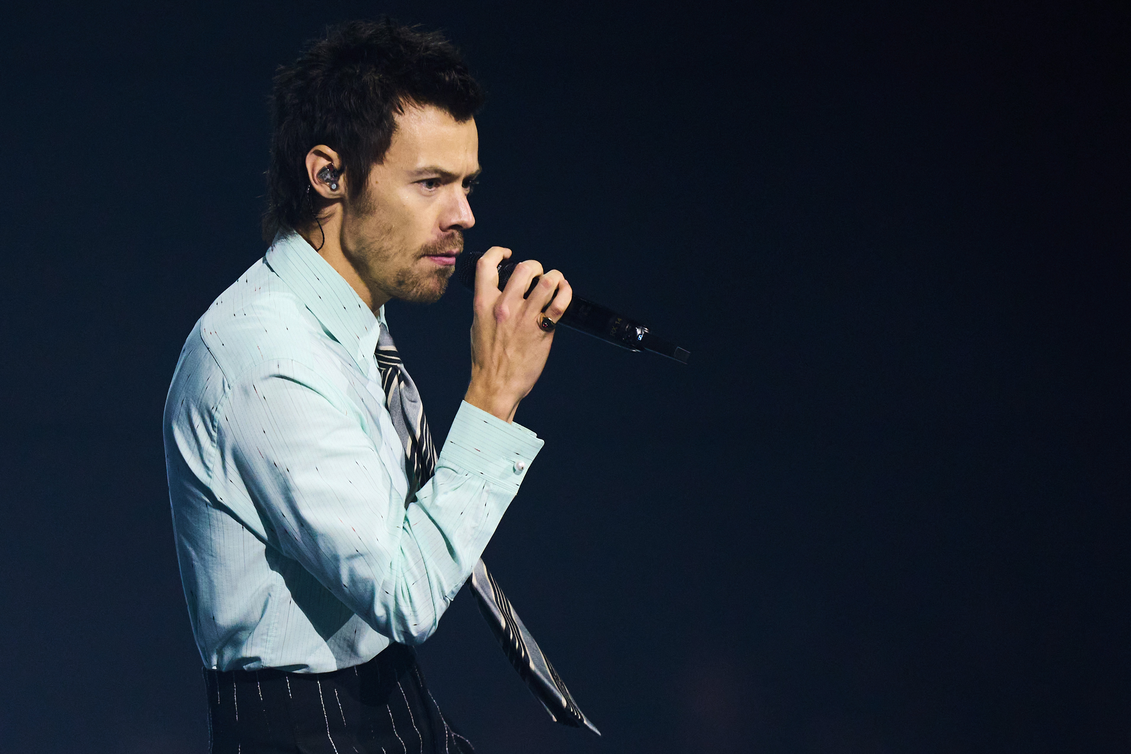 Harry Styles sufrió una caída en el escenario durante su concierto en Ciudad de México