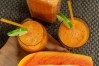 La bebida ideal para una limpieza suave del colon: papaya madura, ciruelas pasas y semillas de linaza.