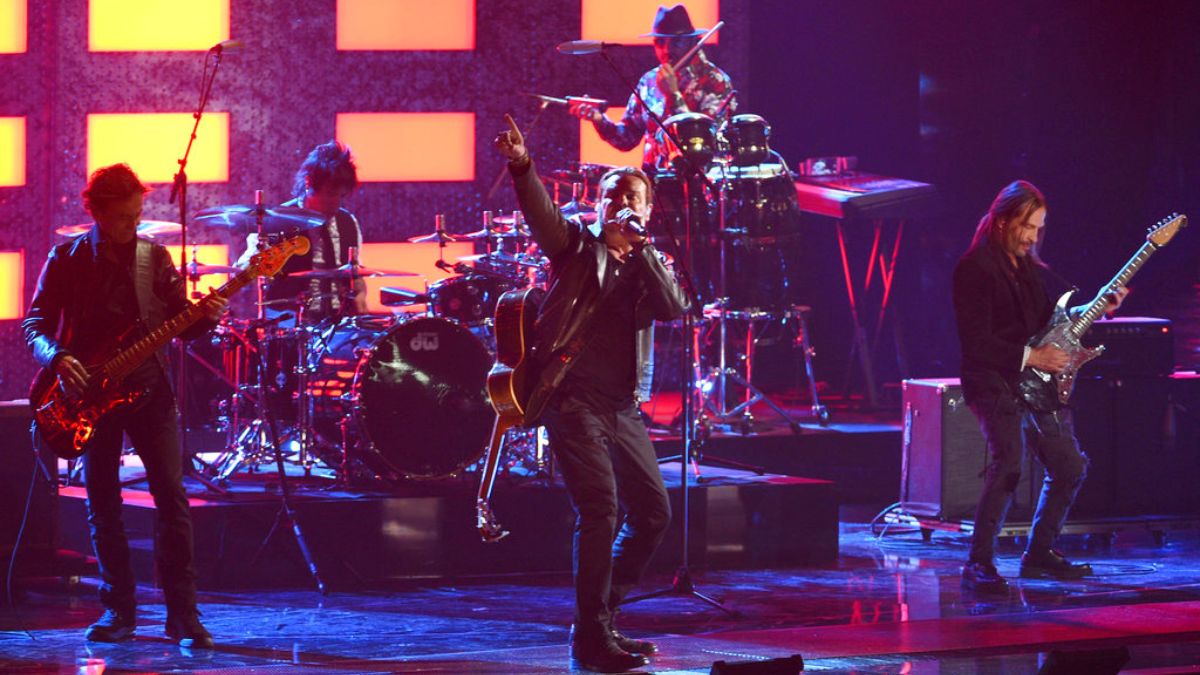 Maná lleva “Oye Mi Amor” a Apple Music y hace historia
