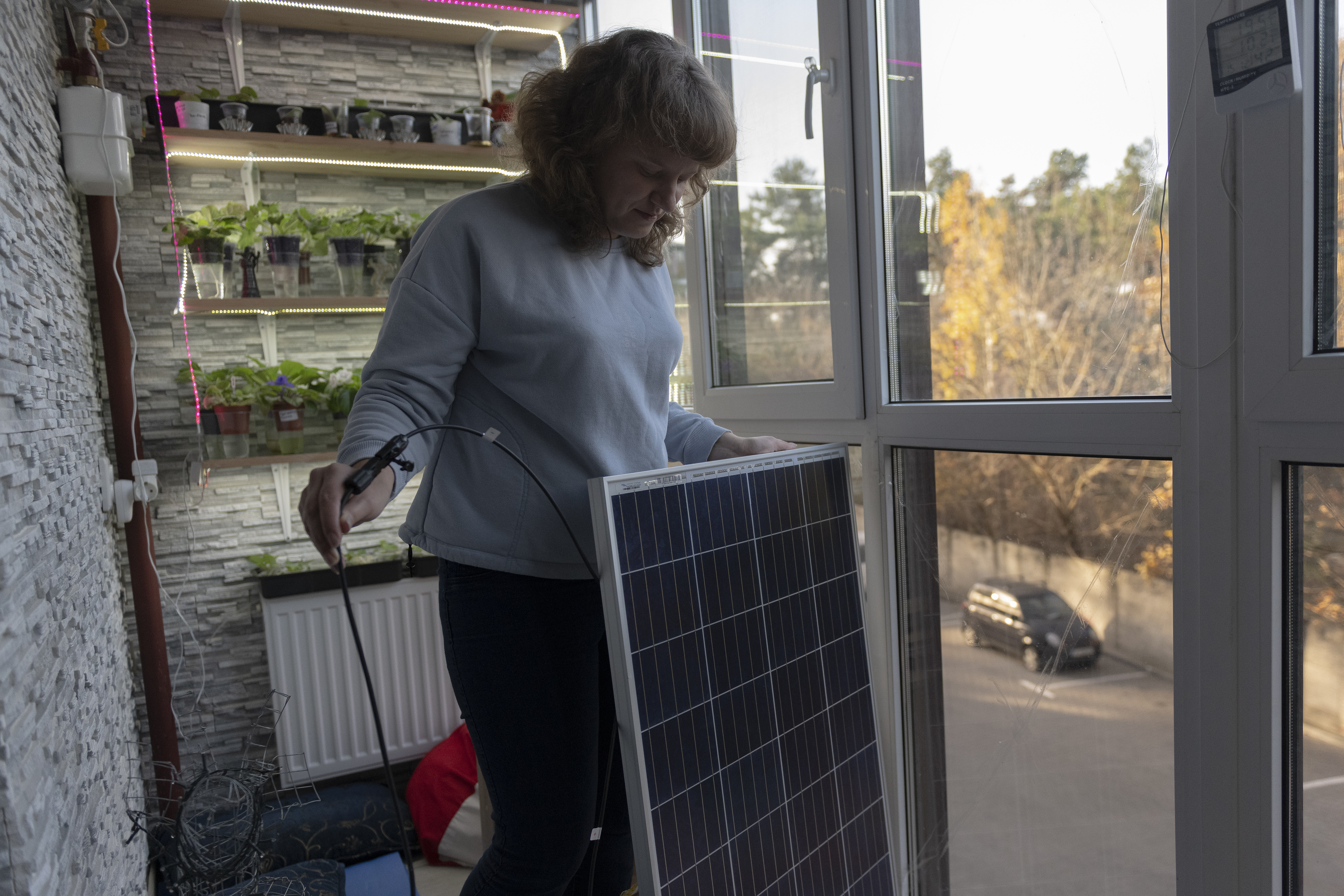 Nueva York podría permitir paneles solares enchufables en apartamentos: así funcionaría la nueva ley impulsada por legisladores