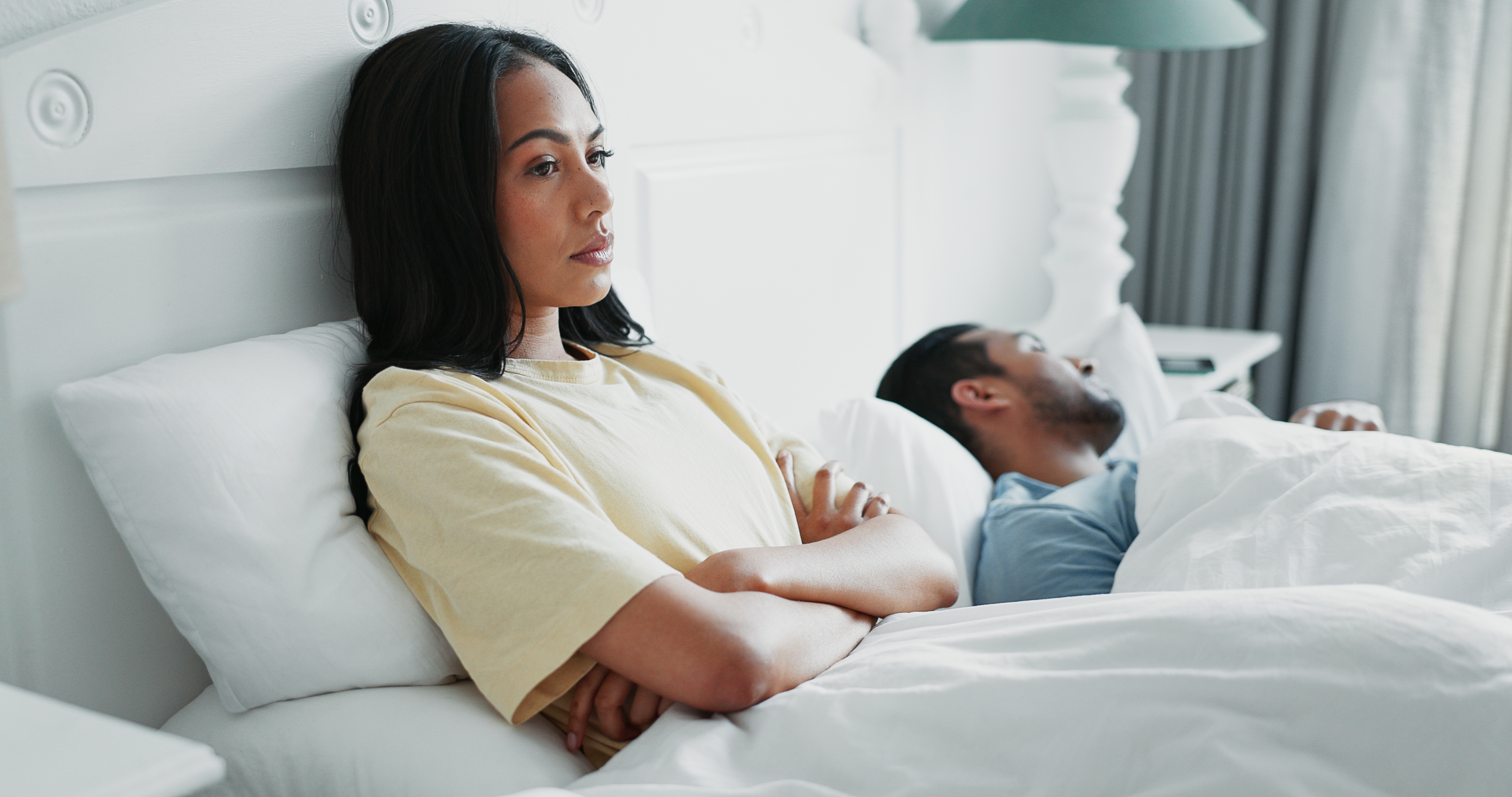 ¿Pensar en otra persona teniendo pareja es infidelidad? Un psicólogo da en el clavo