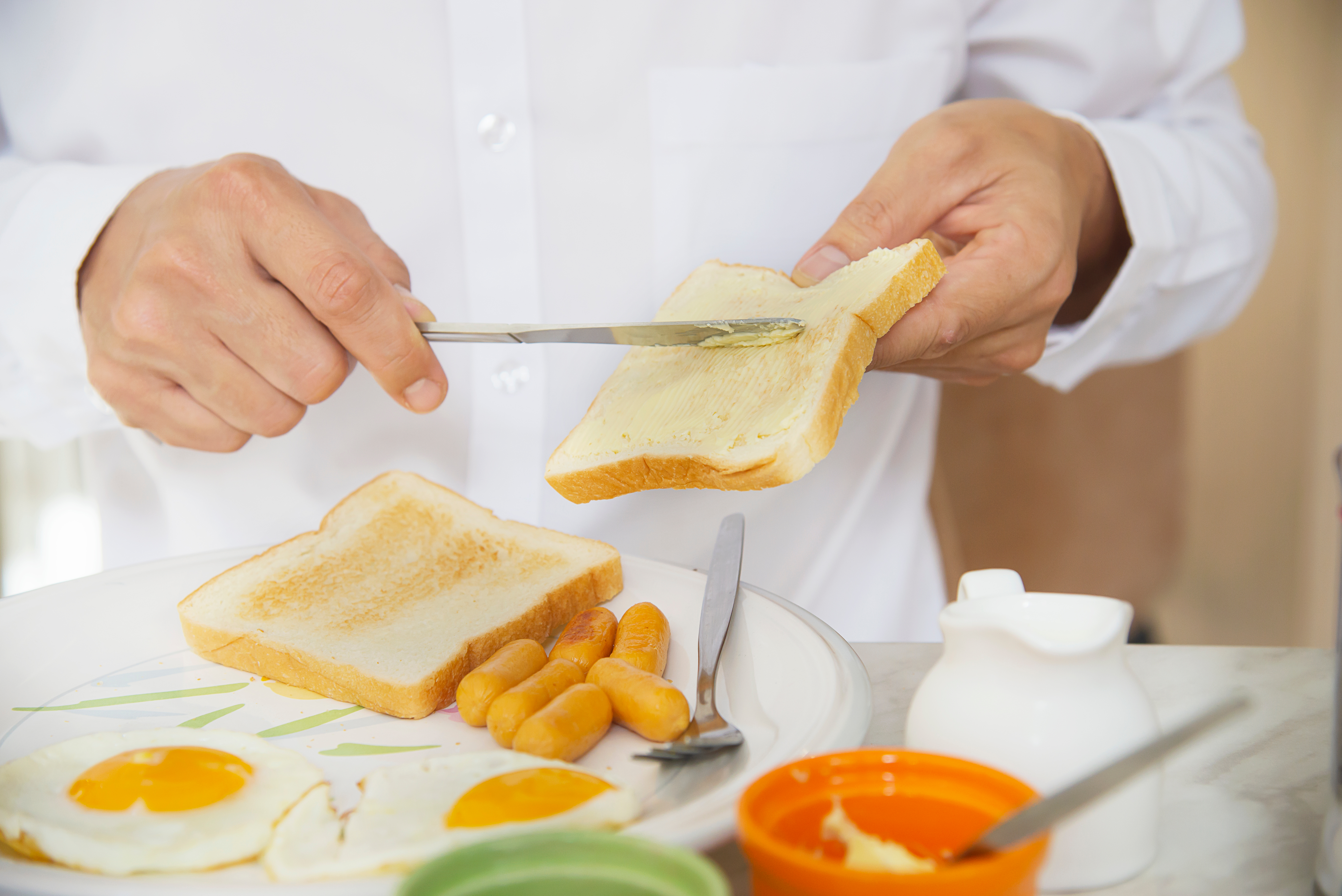 ¿Tu glucosa amanece alta? El papel del hígado en tu azúcar en sangre y cómo solucionarlo