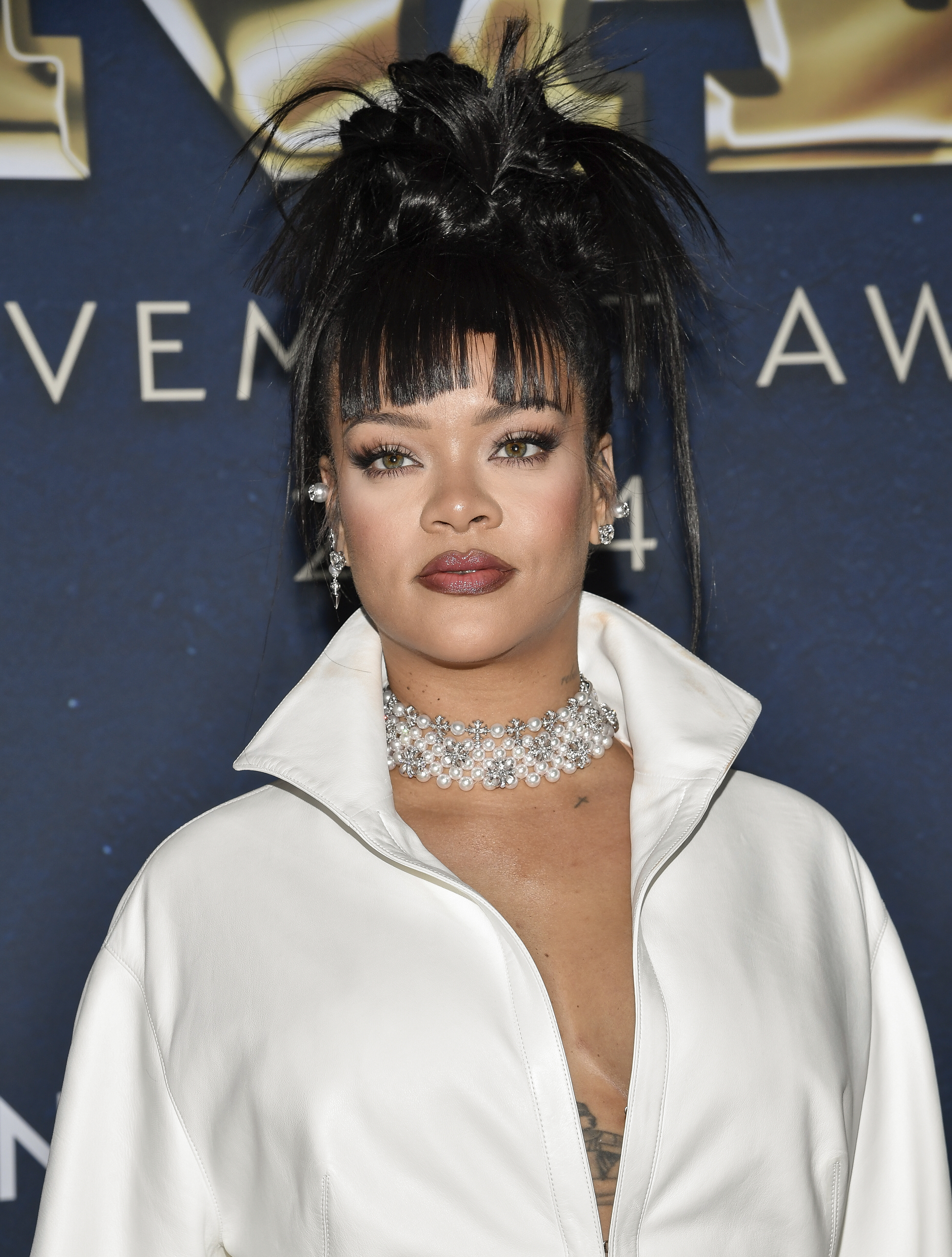 Rihanna se luce en los carnavales de Barbados con su traje y sus bailes