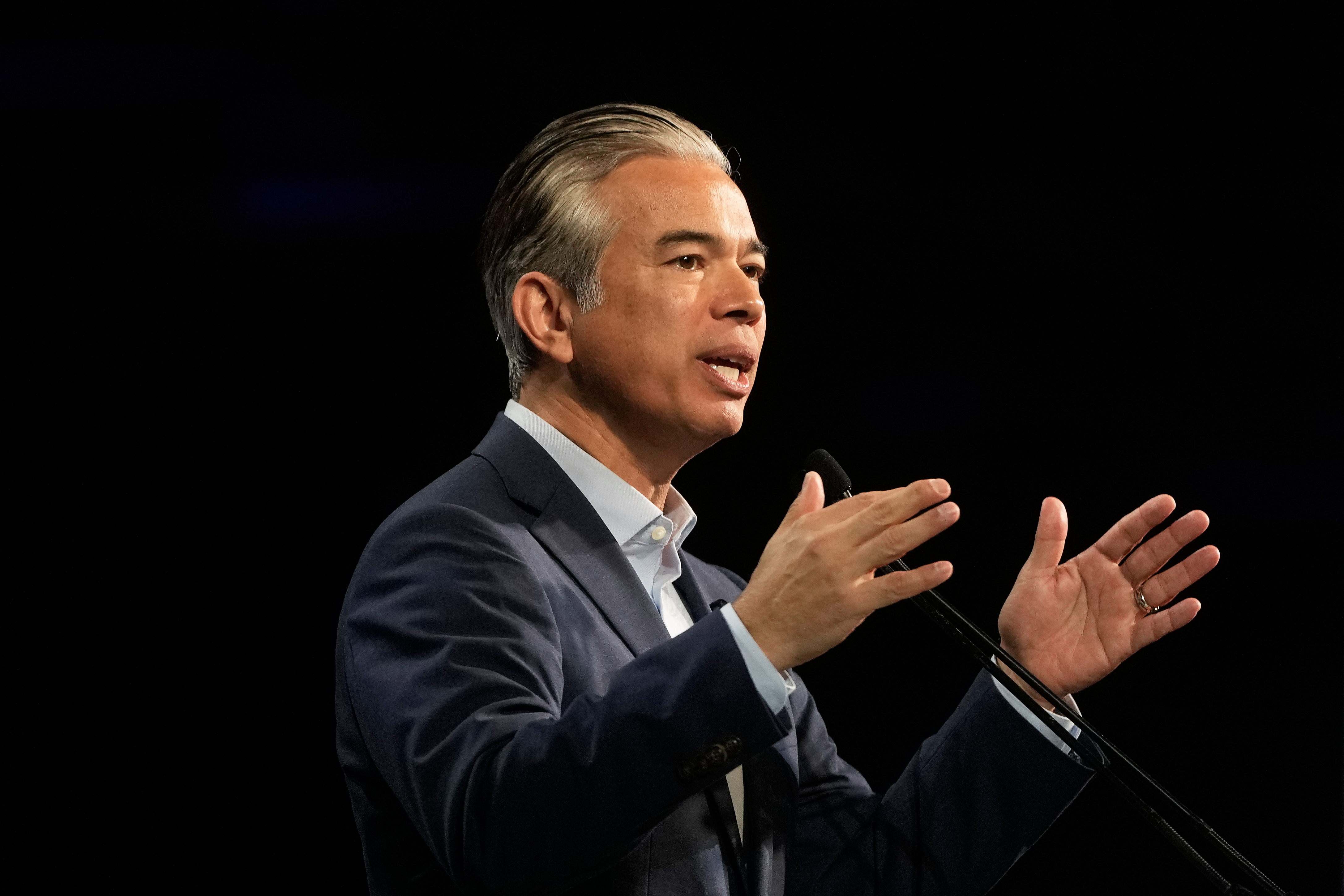 Programan reunión entre ejecutivos de Paramount y el fiscal de California