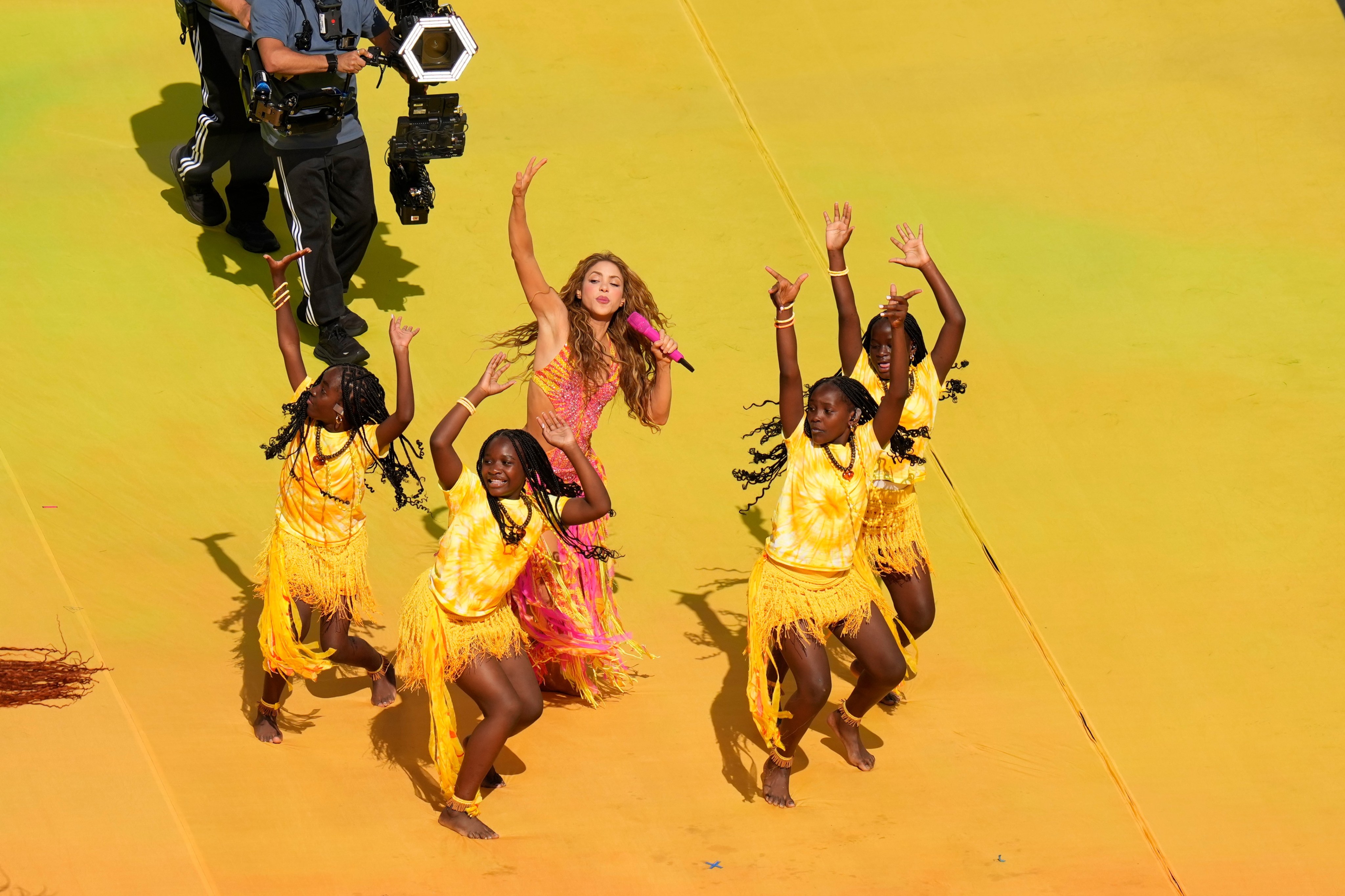 Los niños del Ghetto Kids desatan la algarabía en Uganda tras su espectáculo con Shakira en el Mundial