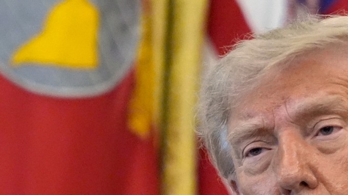 Trump acusa a Kathy Hochul de estar a favor de Canadá por rechazar el nombre Lago América
