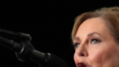 Trump pide a republicanos de Carolina del Sur votar por Darline Graham en segunda vuelta