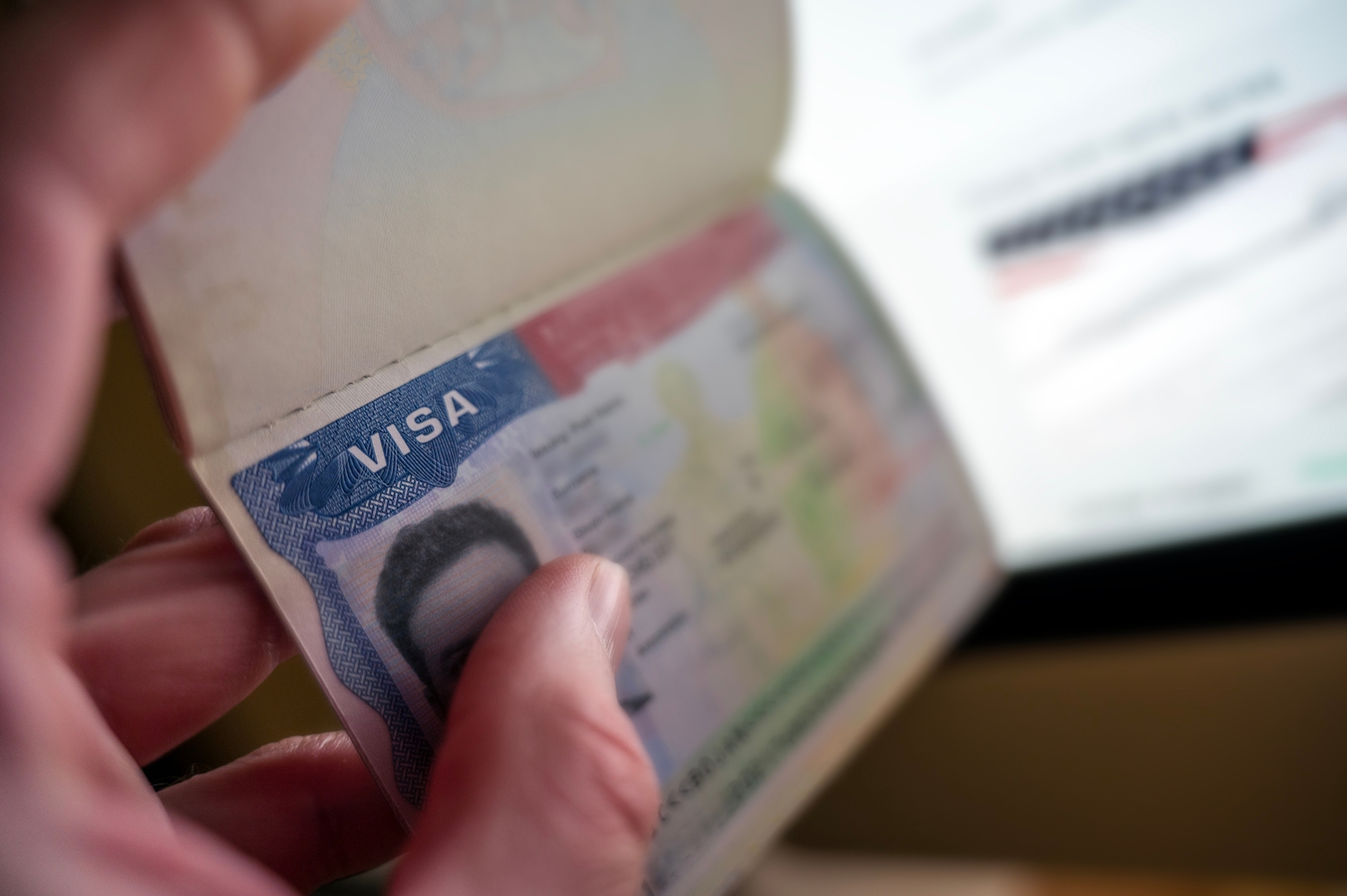 Trump prepara revocación de hasta 200,000 visas de extranjeros que solicitaron asilo en EE.UU.