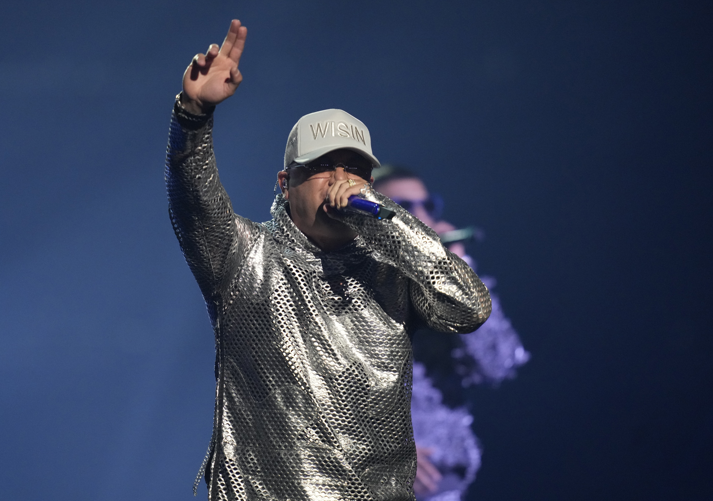 Wisin saca su primer sencillo de la Universidad del Perreo con Ivy Queen