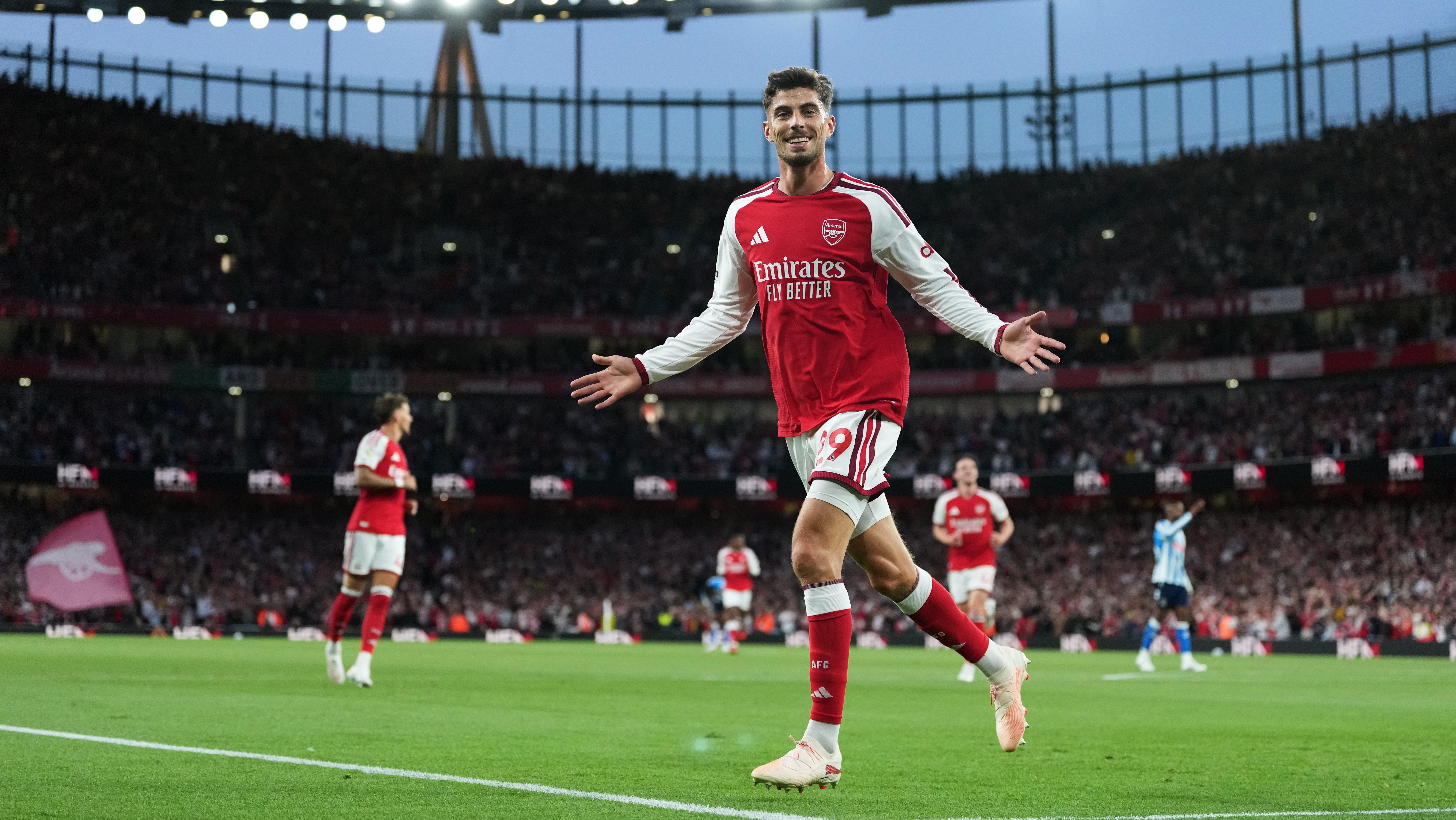 Arsenal goleó 3-0 al Coventry en su debut y arranca la Premier League marcando territorio