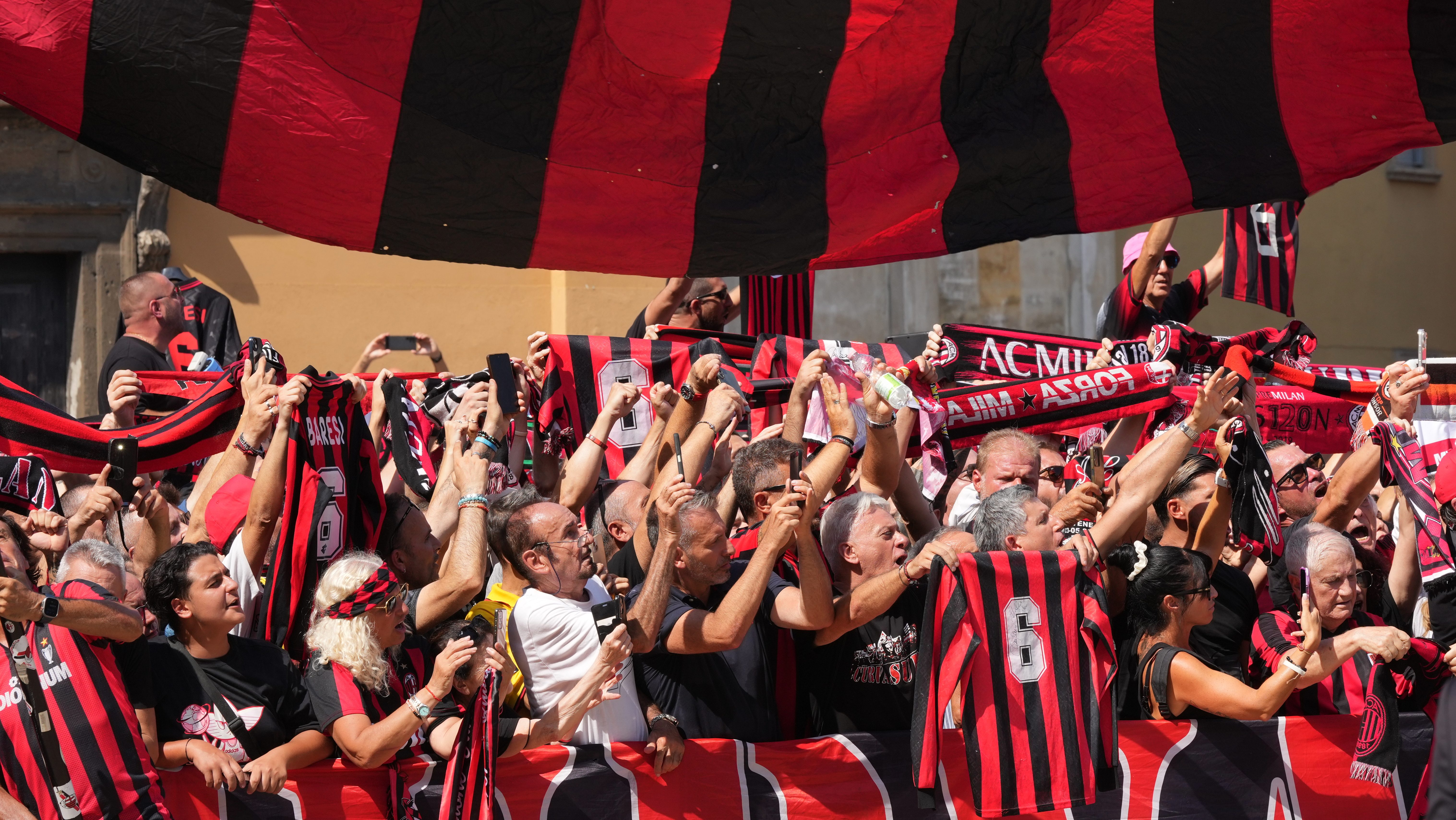 El Milan homenajeará a Franco Baresi con el parche “6 per sempre” en sus camisetas