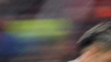Una fotografía tomada con una velocidad de obturación lenta de Bruno Fernandes, del Manchester United, en acción durante el partido de la Premier League inglesa entre el Manchester United y el Ipswich Town, en Manchester (Reino Unido), el 30 de agosto de 2026.