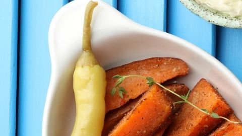 Nutrición hepática en tu plato: Combina frijoles, lentejas o batata con tus comidas para proteger el hígado y mantener tus picos de glucosa bajo control.