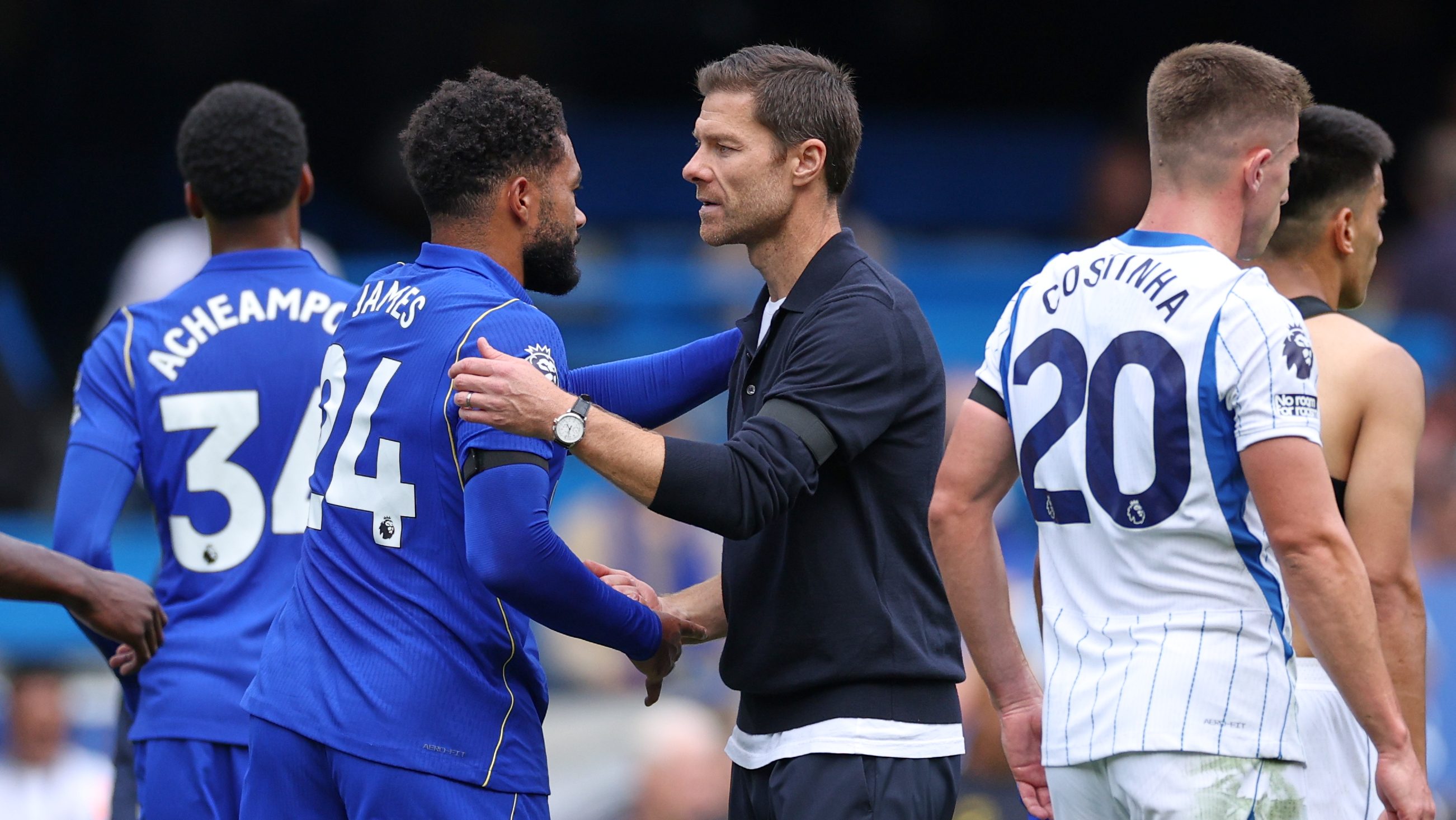 El Chelsea de Xabi Alonso vence 4-3 al Brighton en el debut del Dibu Martínez