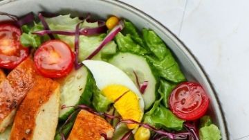 Revertir el hígado graso no se trata de dietas restrictivas, sino de buenas combinaciones. Conoce el papel clave de la resistencia a la insulina y cómo proteger la salud hepática sin decirle adiós a la papa o al arroz.