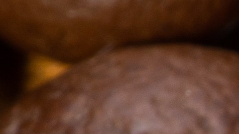El café es el ritual favorito de las mañanas, pero su acidez de pH 5.0 puede ablandar temporalmente el esmalte dental.