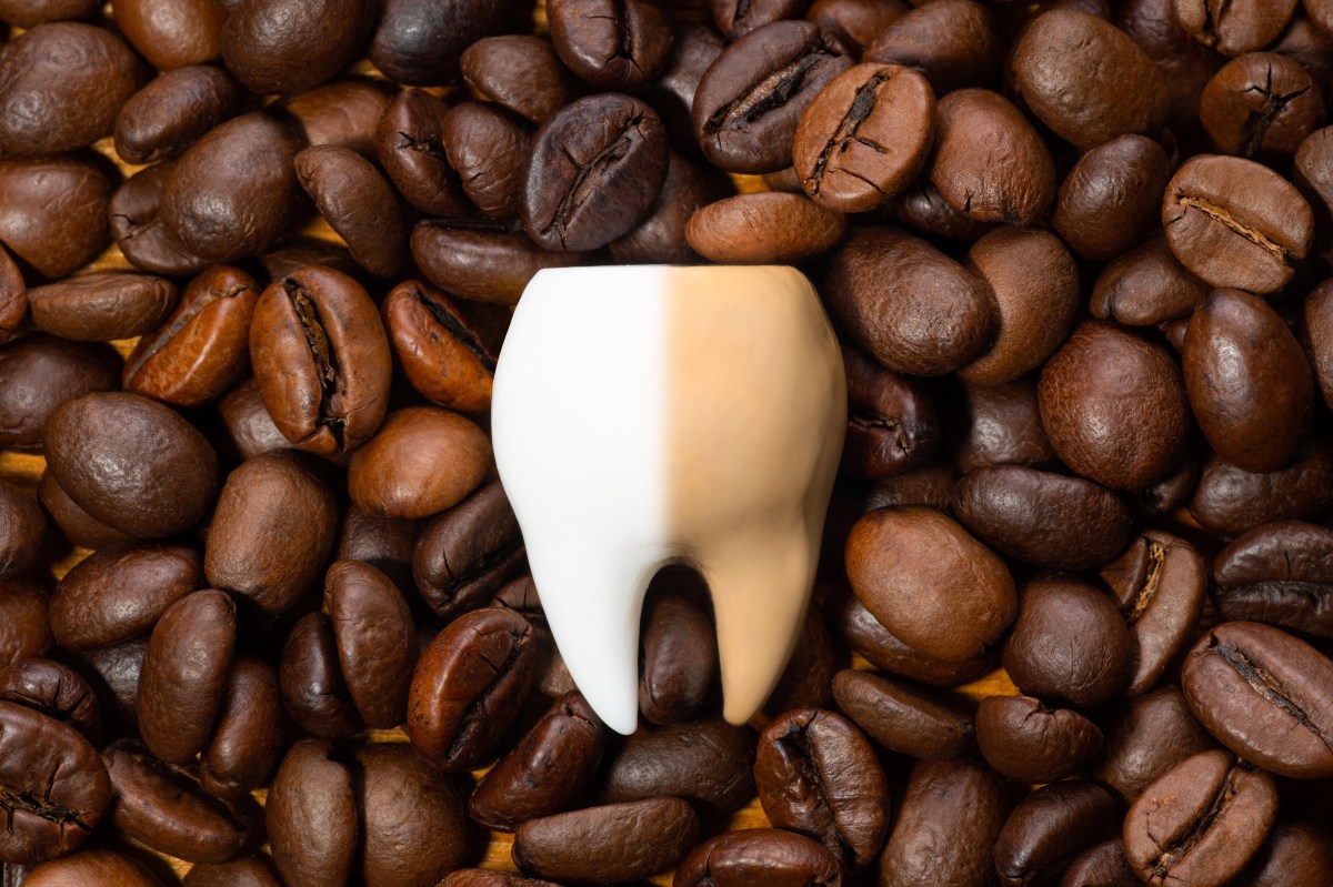 Café y esmalte dental: lo que debes saber para cuidar tu sonrisa cada mañana