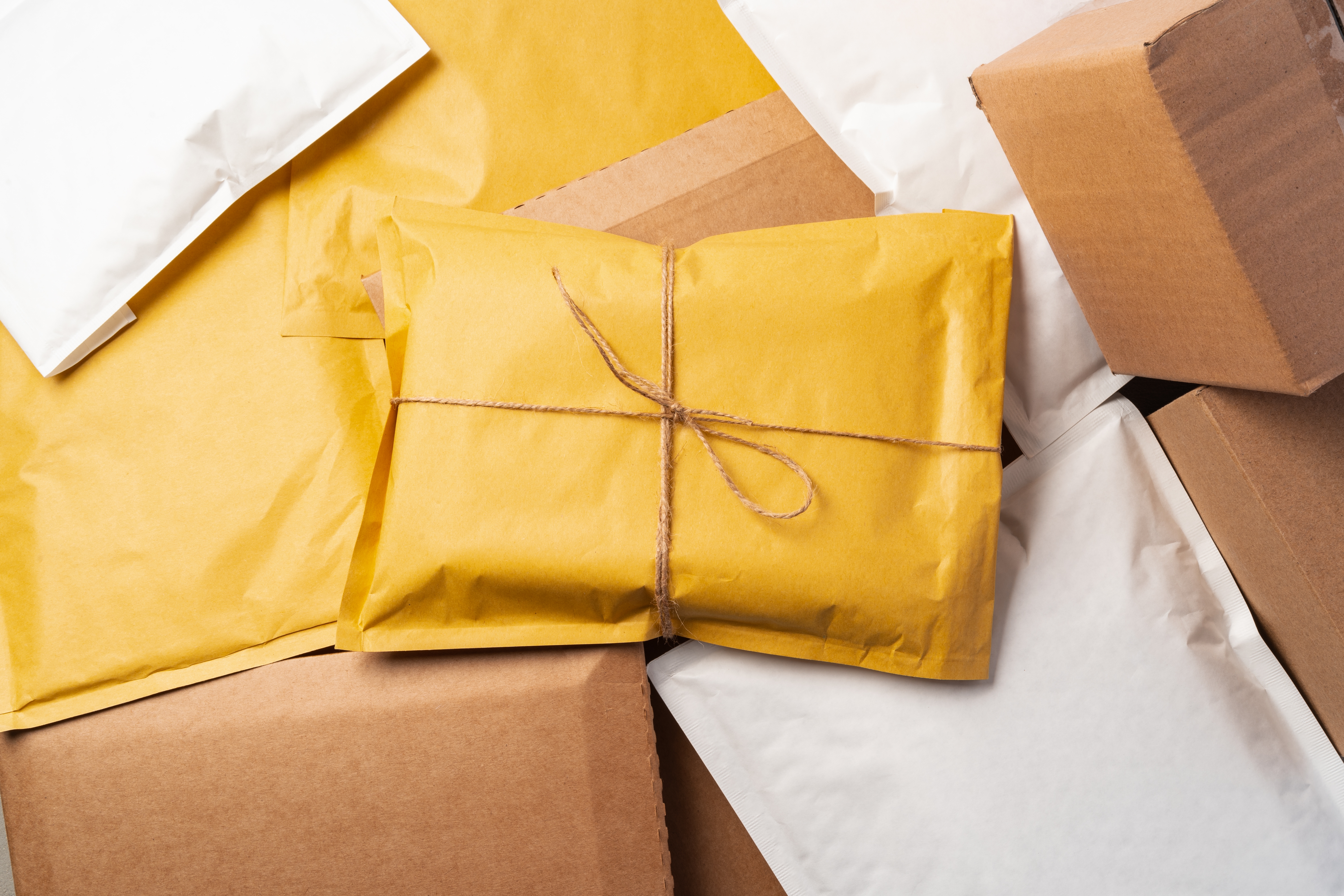 ¿Te llegó por correo un sobre o paquete por error? Abrirlo podría costarte una multa de $250,000