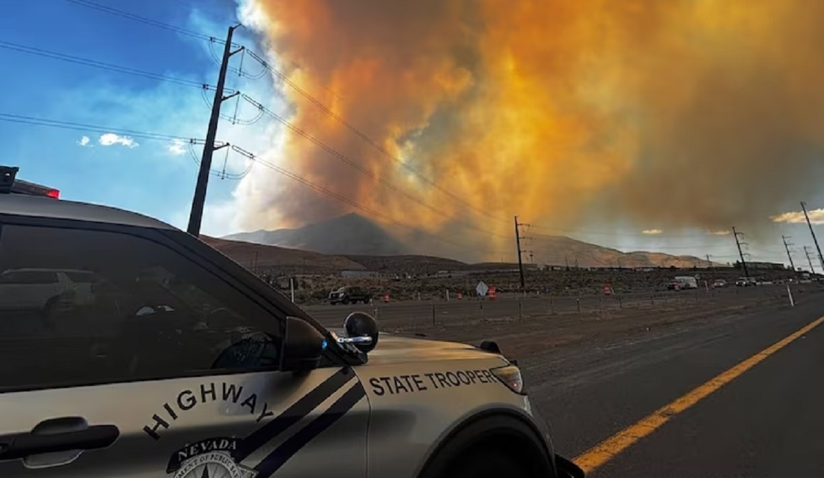 Incendio Hawk, en Nevada, se propaga hasta alcanzar los 10,000 acres y provoca evacuaciones
