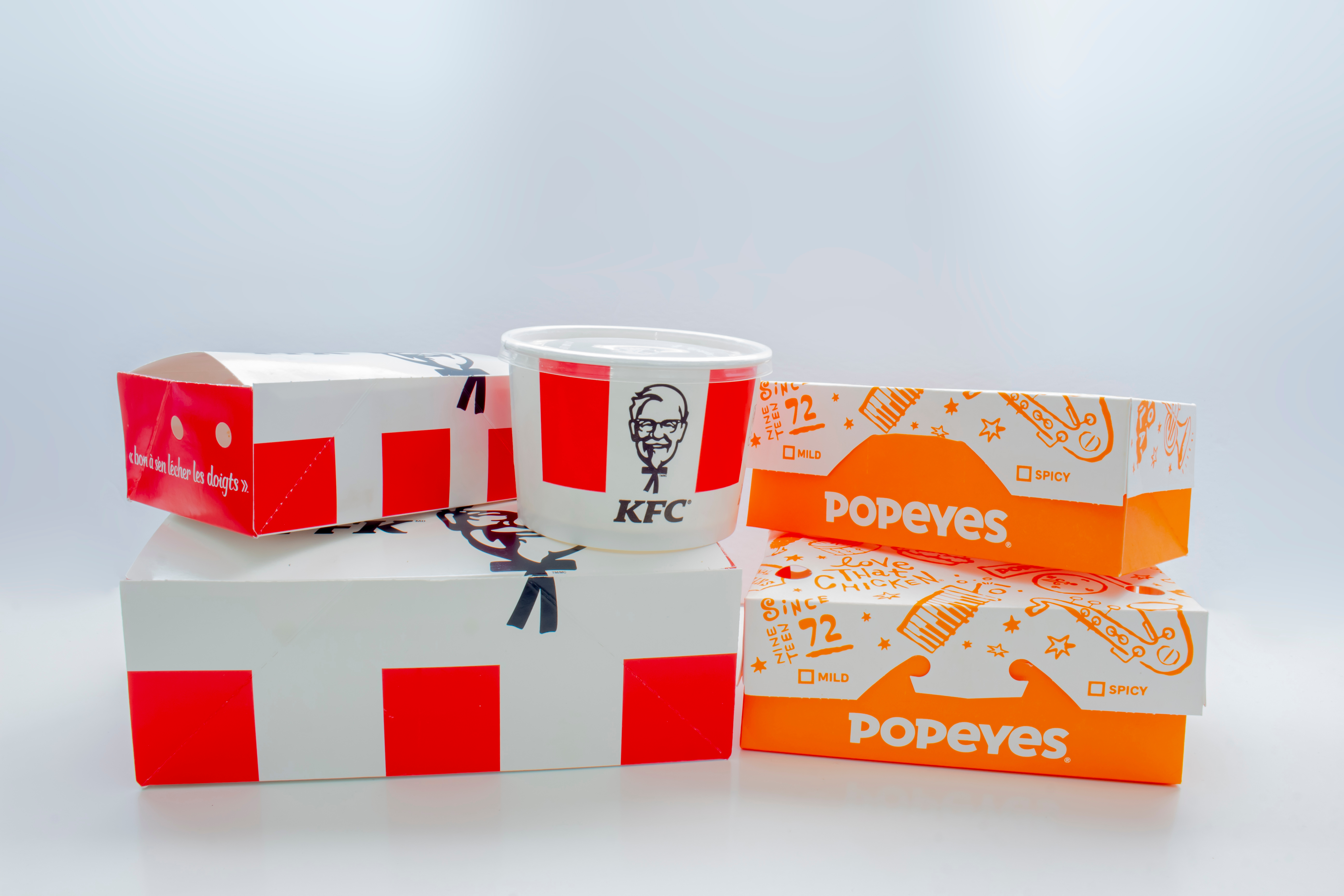 KFC vs. Popeyes: ¿cuál ofrece más comida por $20?