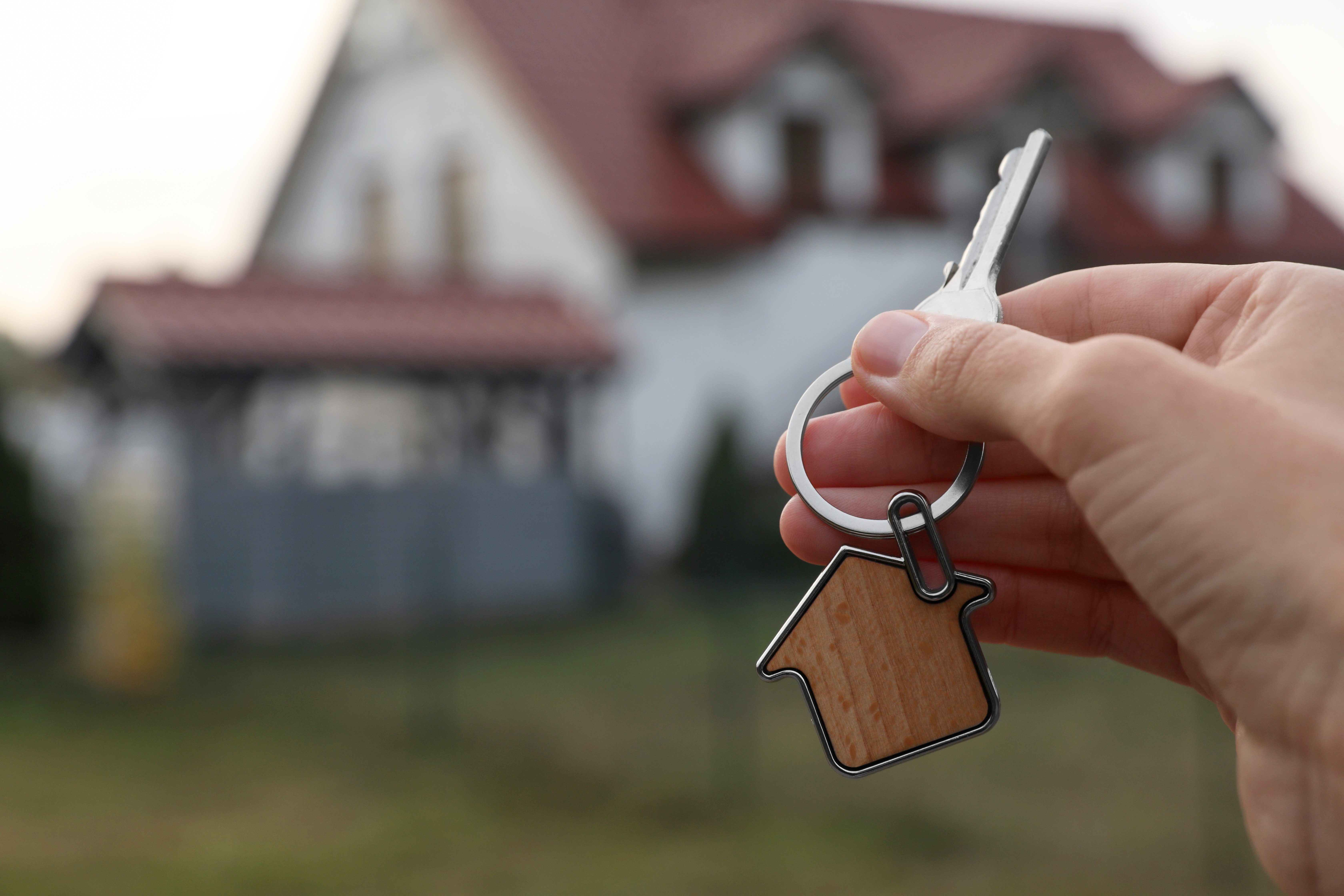 ¿Pueden robarte una casa ya pagada? Así funciona el fraude de título