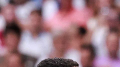 Los jugadores del Real Madrid celebran uno de sus goles durante el partido de LaLiga entre el Real Madrid y el Málaga, este domingo en el estadio Santiago Bernabéu.
