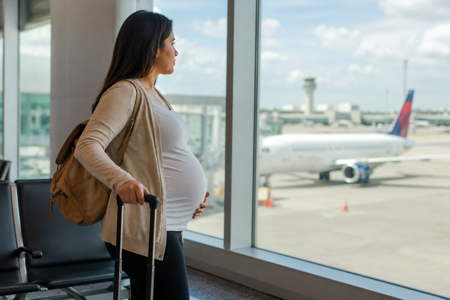 ¿Puede una mujer embarazada viajar a EE.UU.? Qué cambió con la ofensiva contra el “turismo de parto”