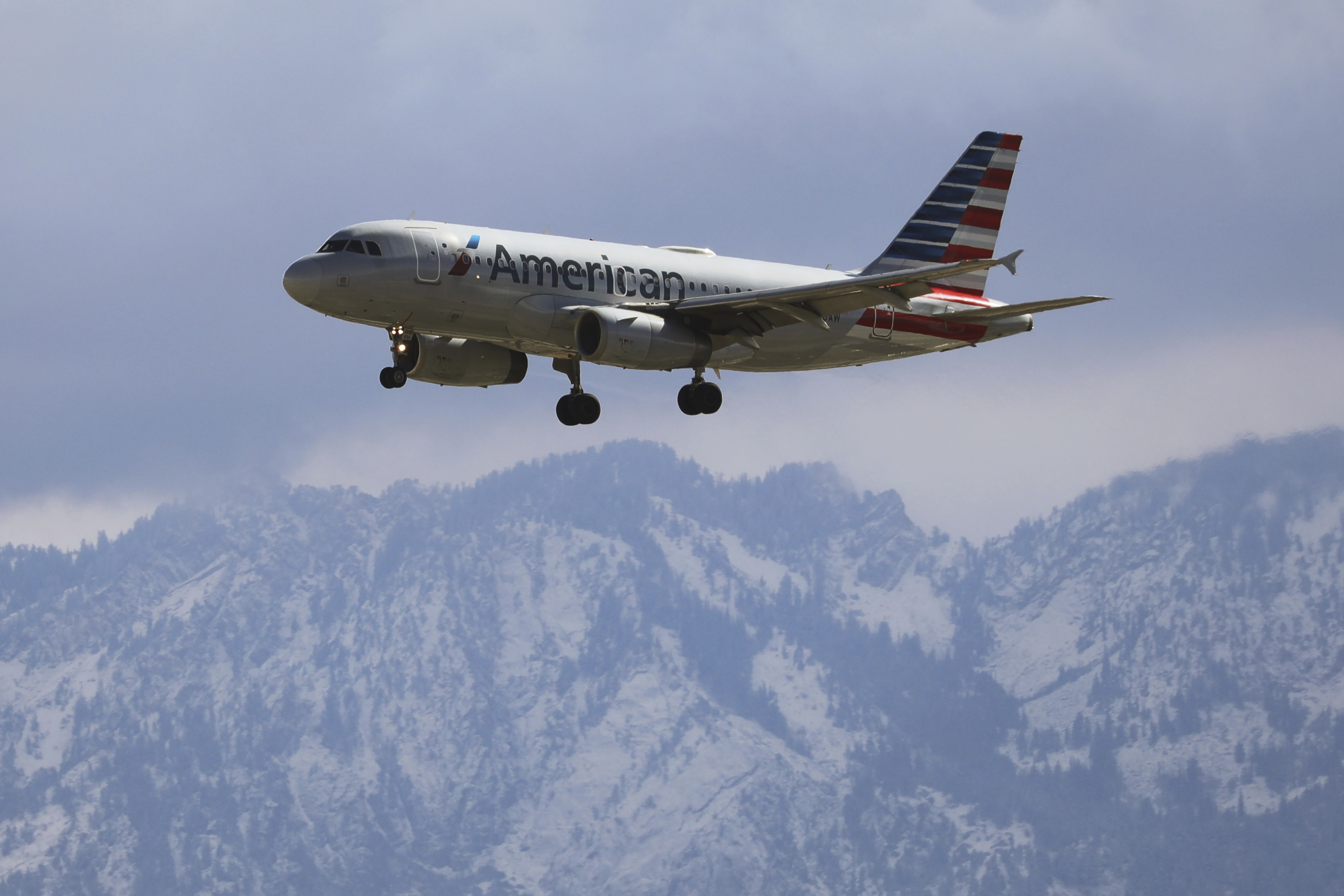 ¿Por qué los vuelos se retrasan cuando hace mucho calor? El clima extremo obliga a las aerolíneas a cambiar sus planes