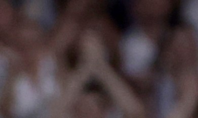 El delantero del Real Madrid Vinicius Jr. aplaude a la afición tras su cambio durante el encuentro correspondiente a la Liga de Campeones que disputan Real Madrid e Inter de Milán, este martes en el estadio Santiago Bernabéu, en Madrid.
