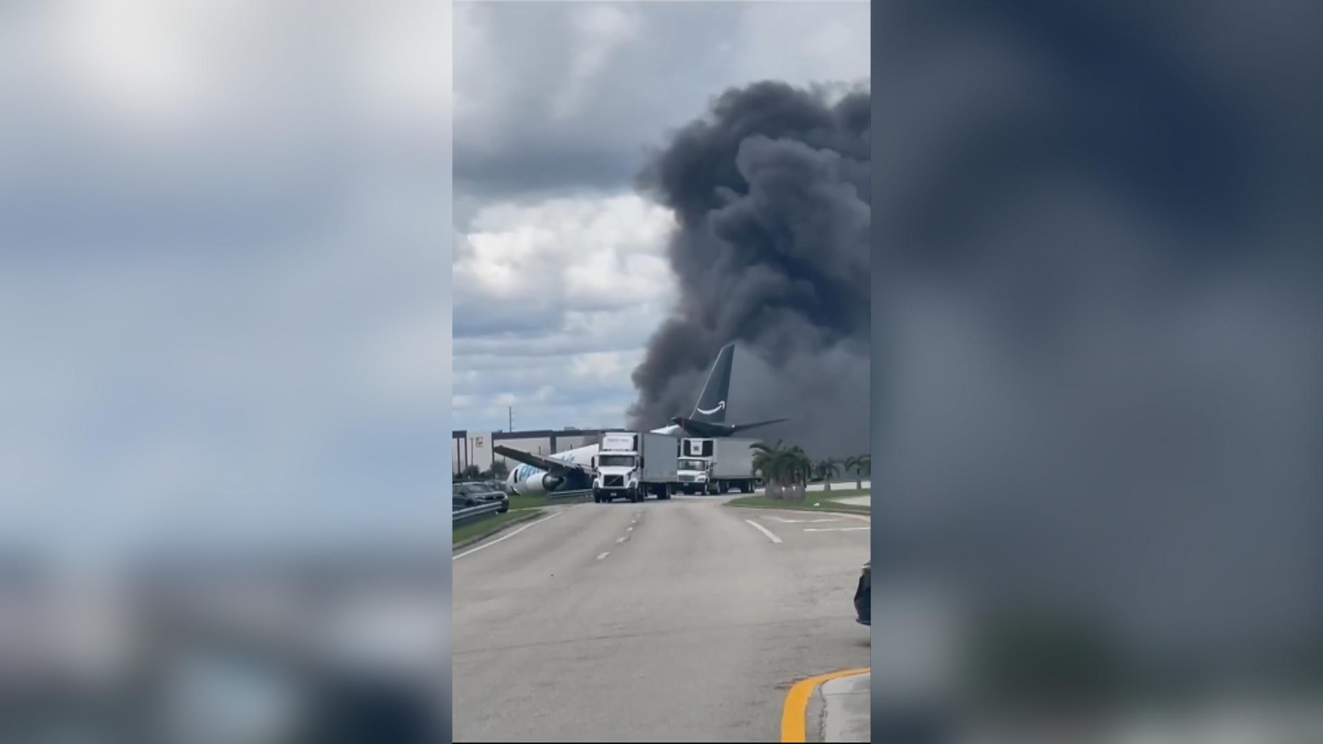 Avión de carga de Amazon se estrella tras salirse de la pista en Miami