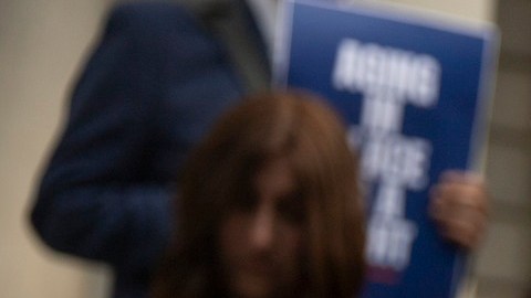 Organizaciones y líderes electos reclaman que la última vez que se ajustó este umbral fue en 2014.