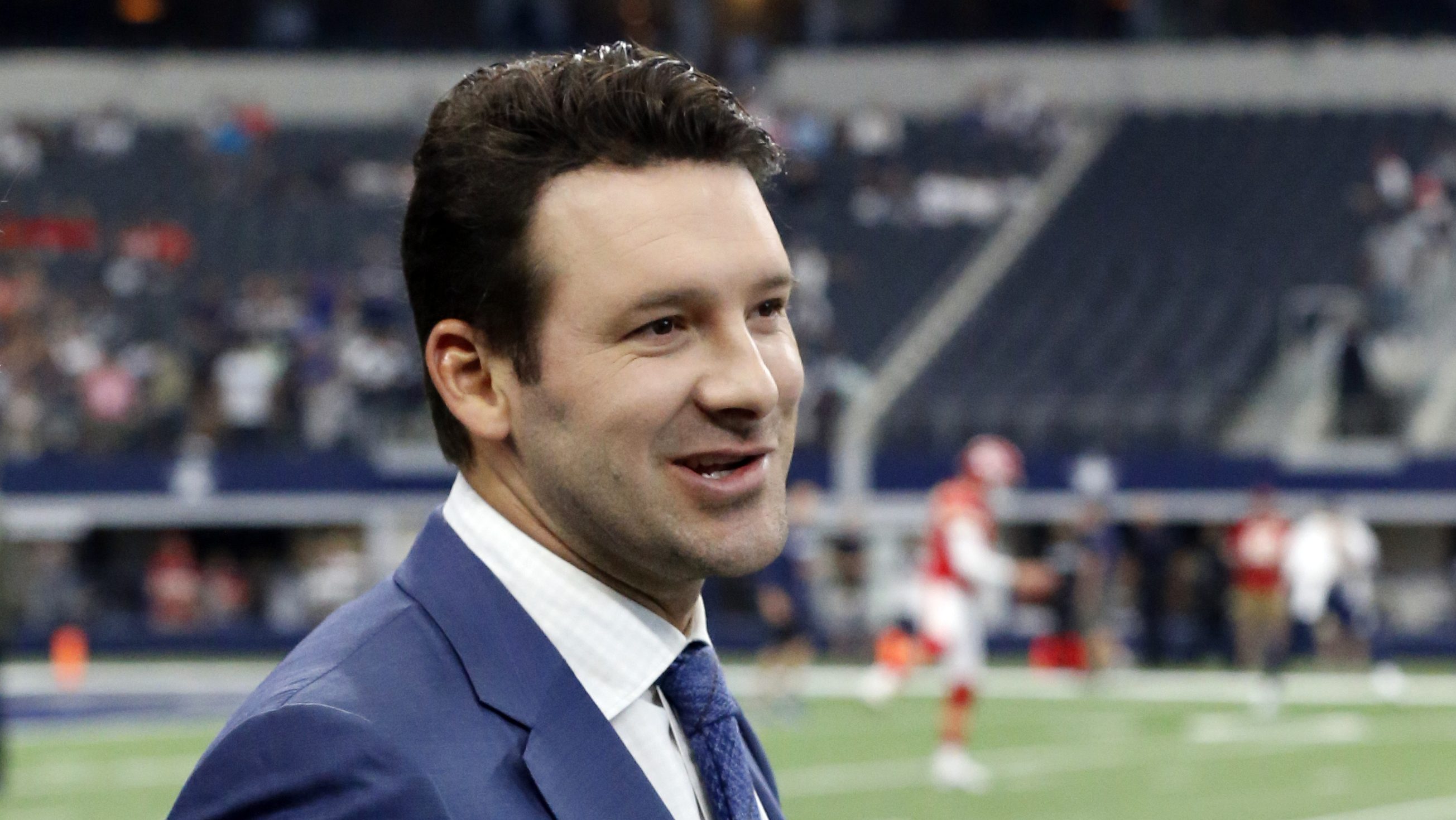 Tony Romo admite dependencia al alcohol y acepta responsabilidad por caso de conducción bajo efectos
