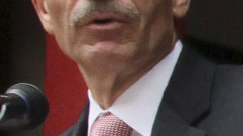El abrigo y el casco que usó el padre Judge el 11 de septiembre de 2001 fueron donados al museo durante la ceremonia.