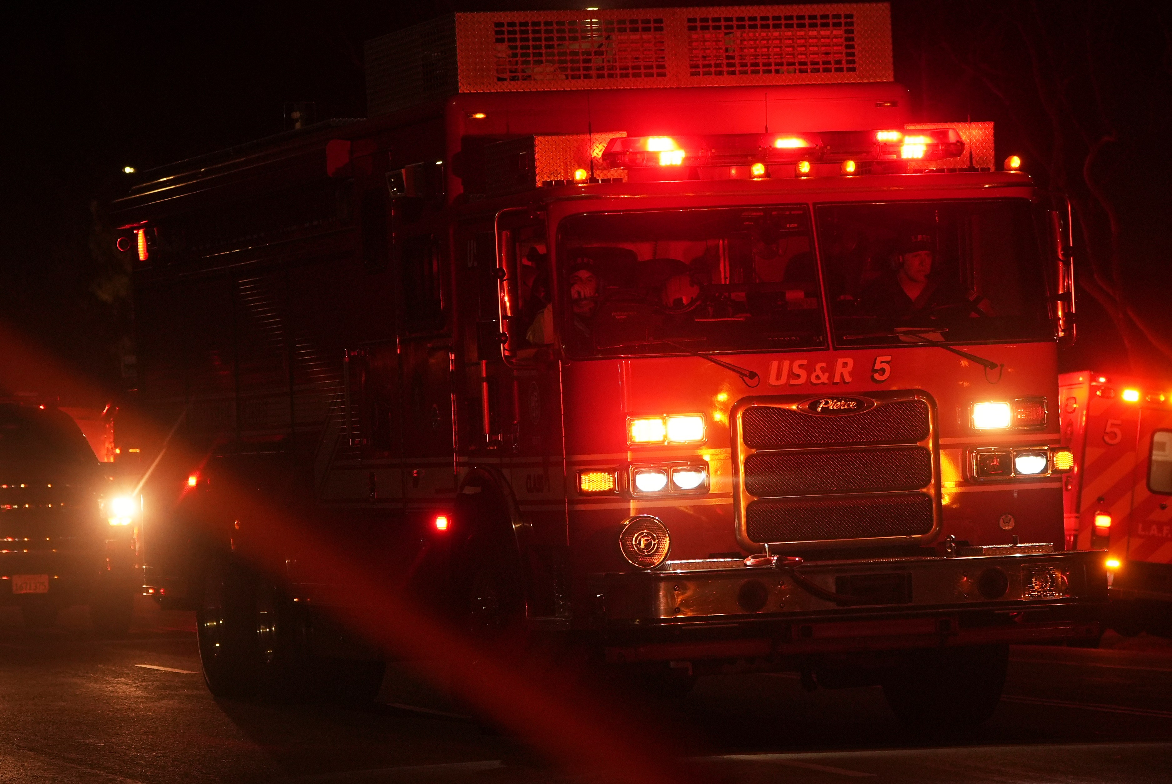Menos tres personas mueren al estrellarse un helicóptero de noticias en Los Ángeles