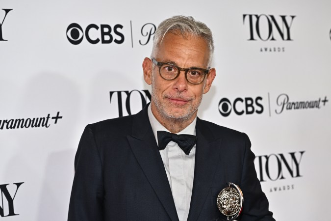 Joe Mantello ha tenido un año exitoso en Broadway por dirigir "Death of a Salesman" de Arthur Miller.