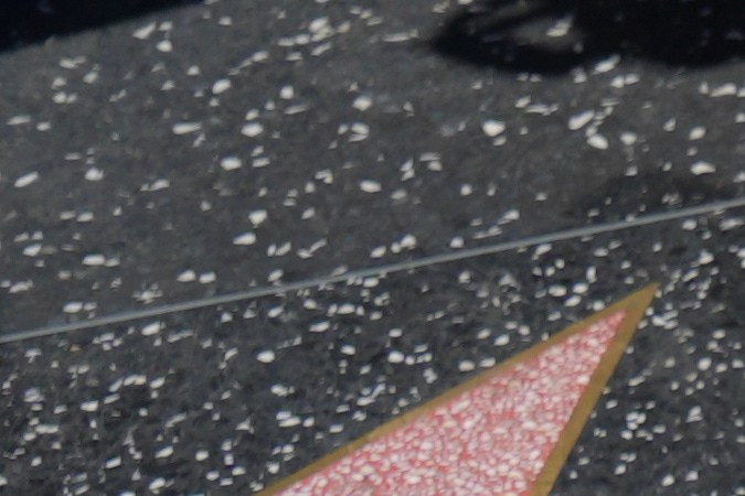 Fans de Dolly Parton dejaron flores en su estrella en el Paseo de la Fama de Hollywood tras su muerte.
