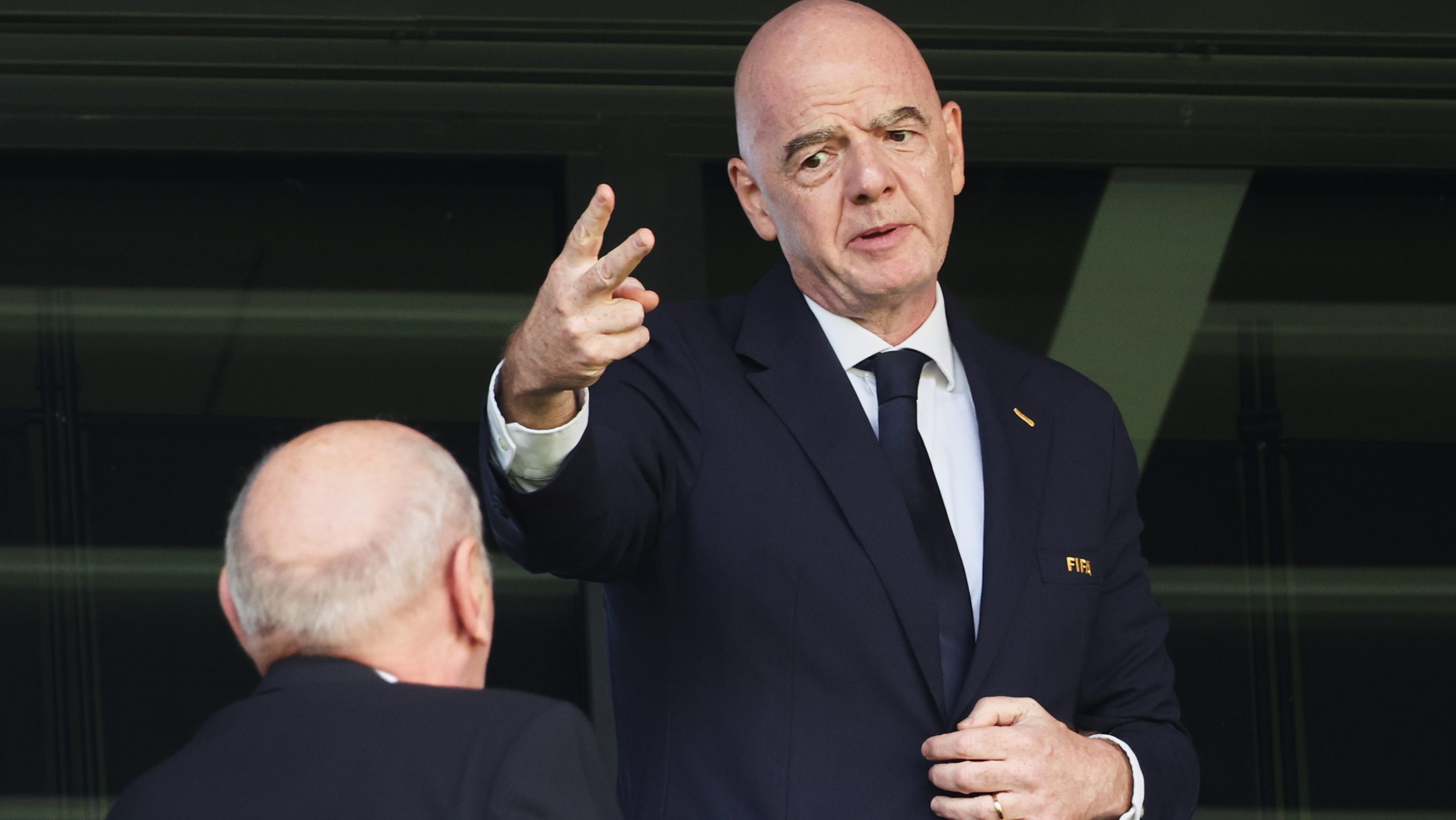 Repudio contra Gianni Infantino llegó a Nueva York con protesta en pantallas de Times Square: "La FIFA merece un líder, no un 'dealer'