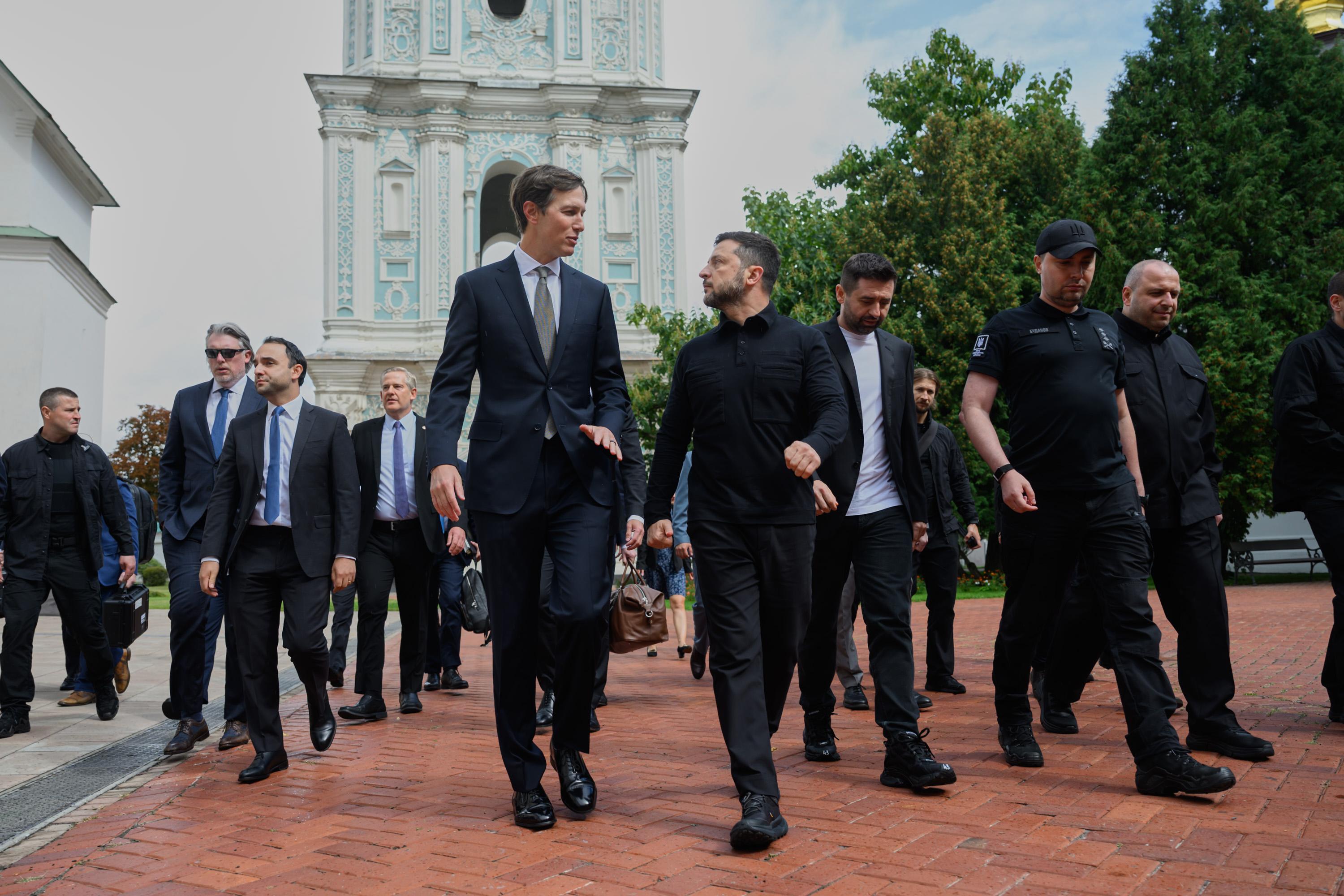 Inicia reunión entre Zelenski y emisarios estadounidenses