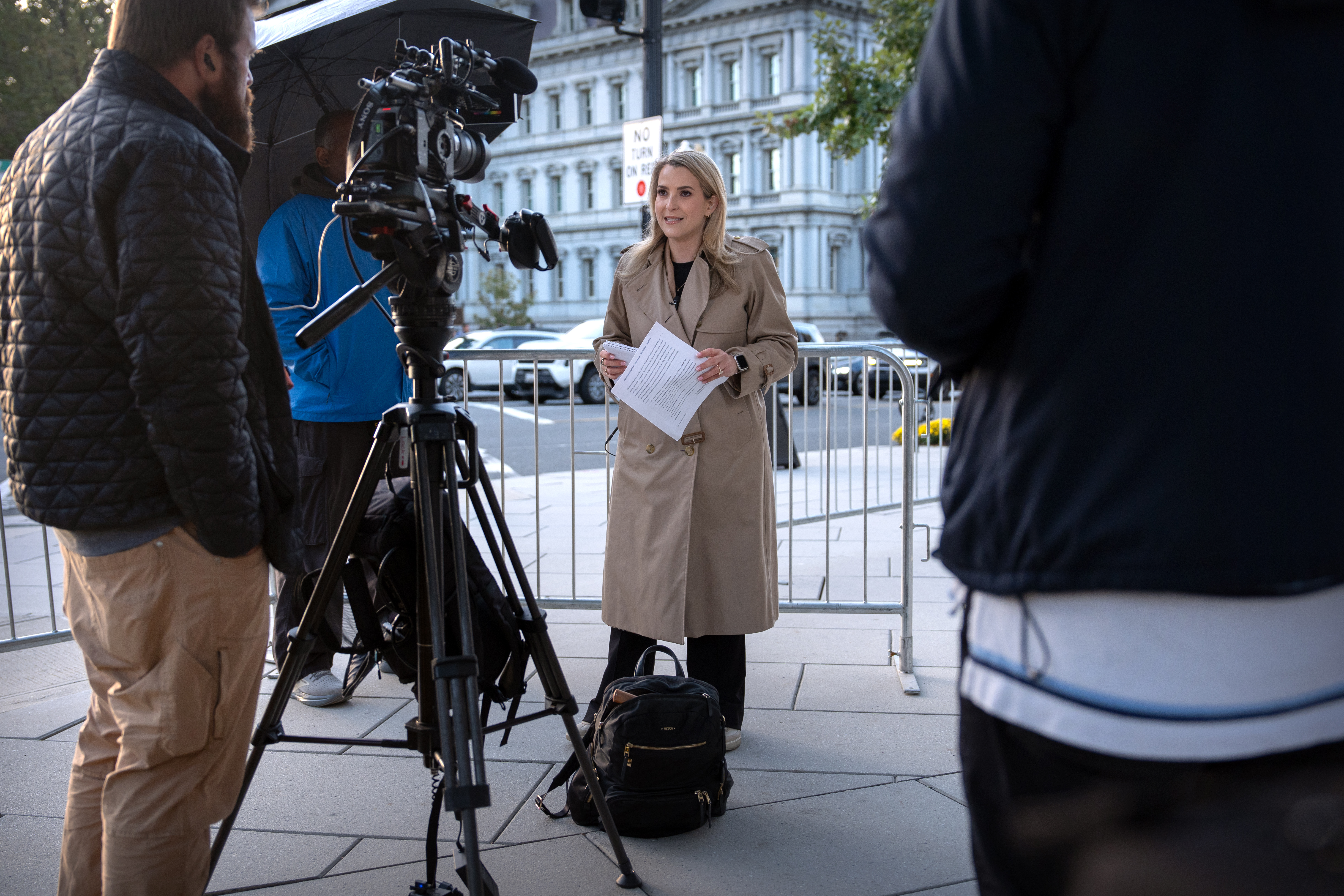 Continúa el veto a CNN, Politico y MS NOW de la Casa Blanca pese a orden judicial que lo revoca