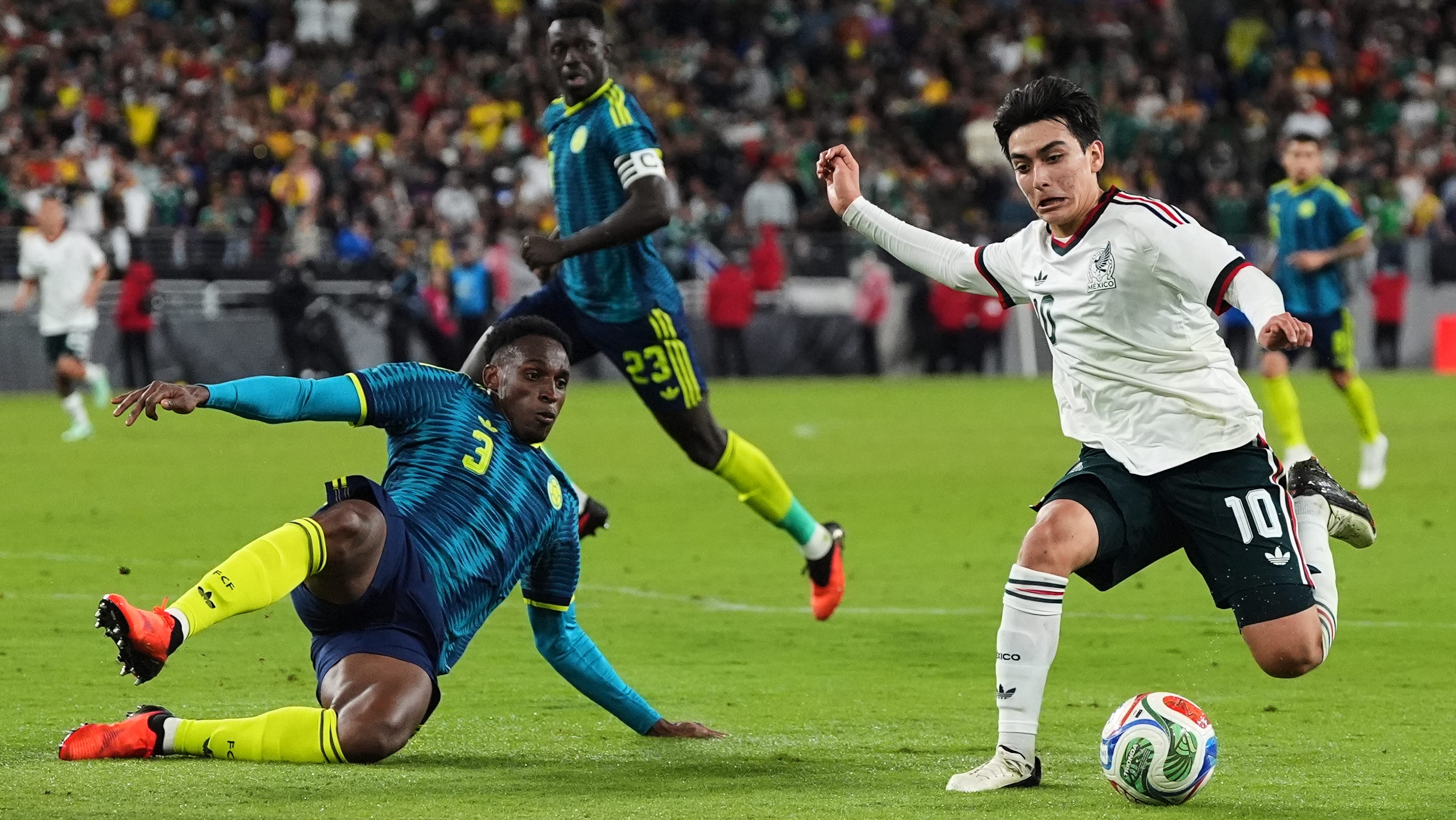 Colombia y México igualan 1-1 en el estreno goleador de Gilberto Mora con el "Tri"
