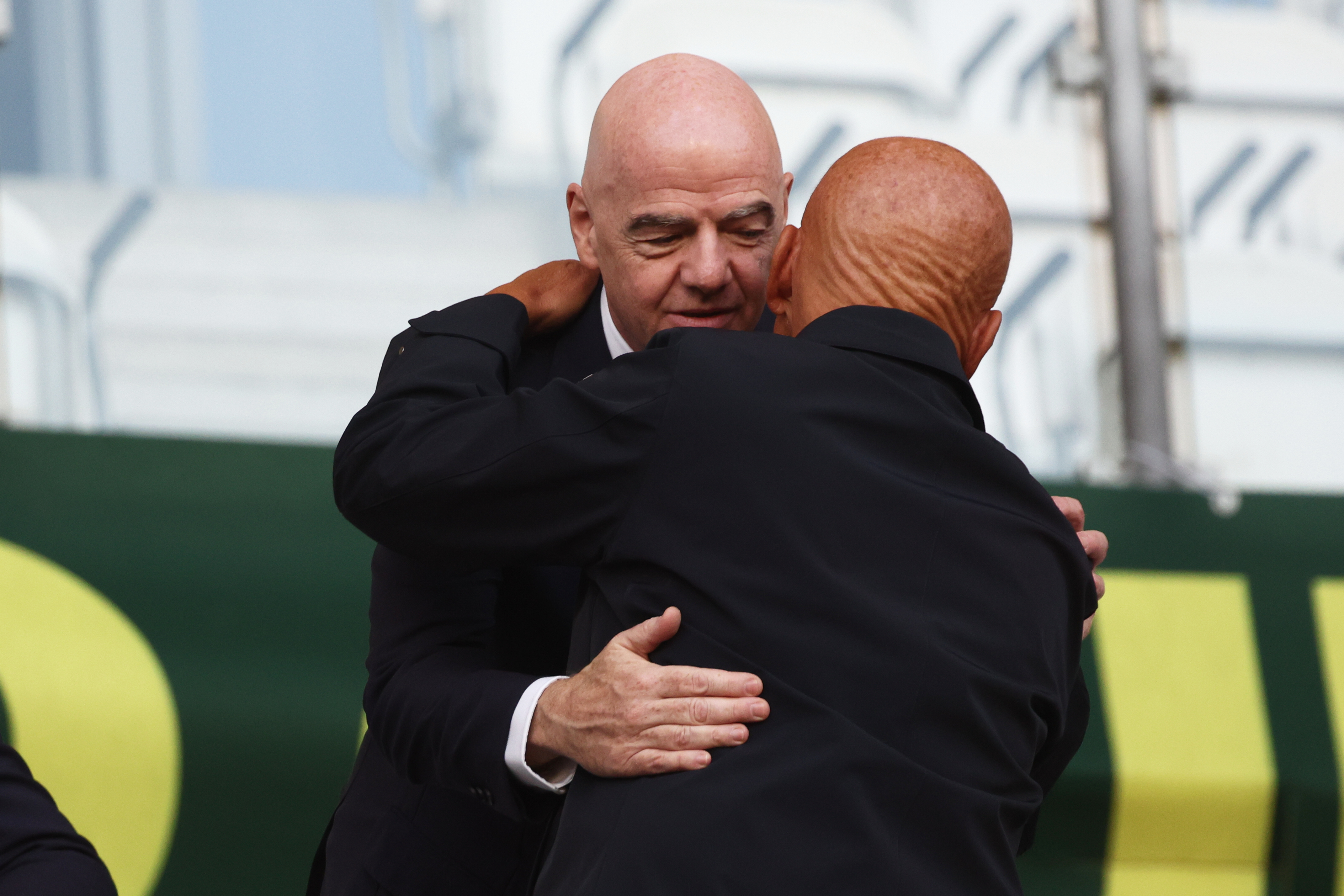 La FIFA acusa a la UEFA de acoso y de intentar influir en sus elecciones presidenciales