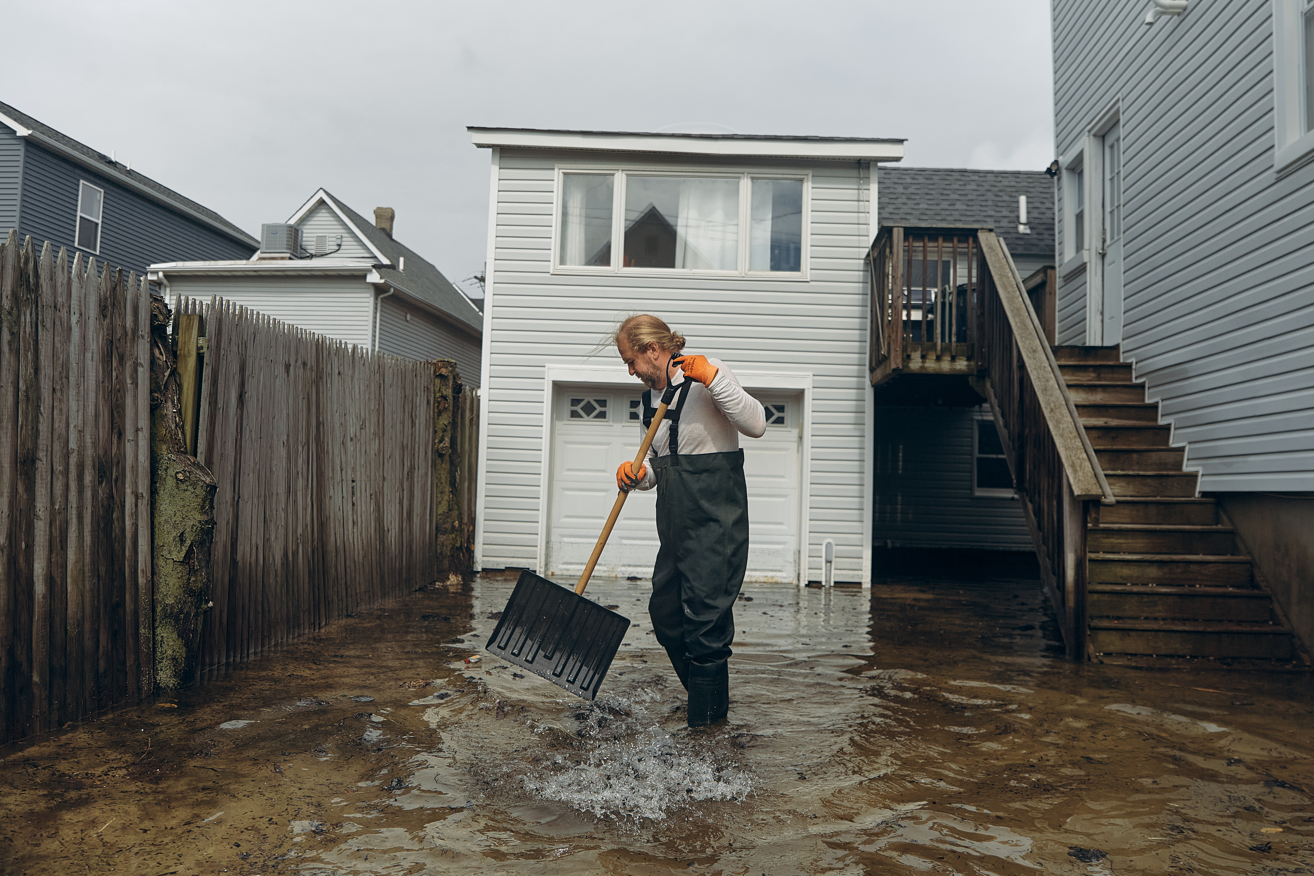La tormenta invernal se aleja de NY y NJ, pero deja peligro de inundaciones este lunes