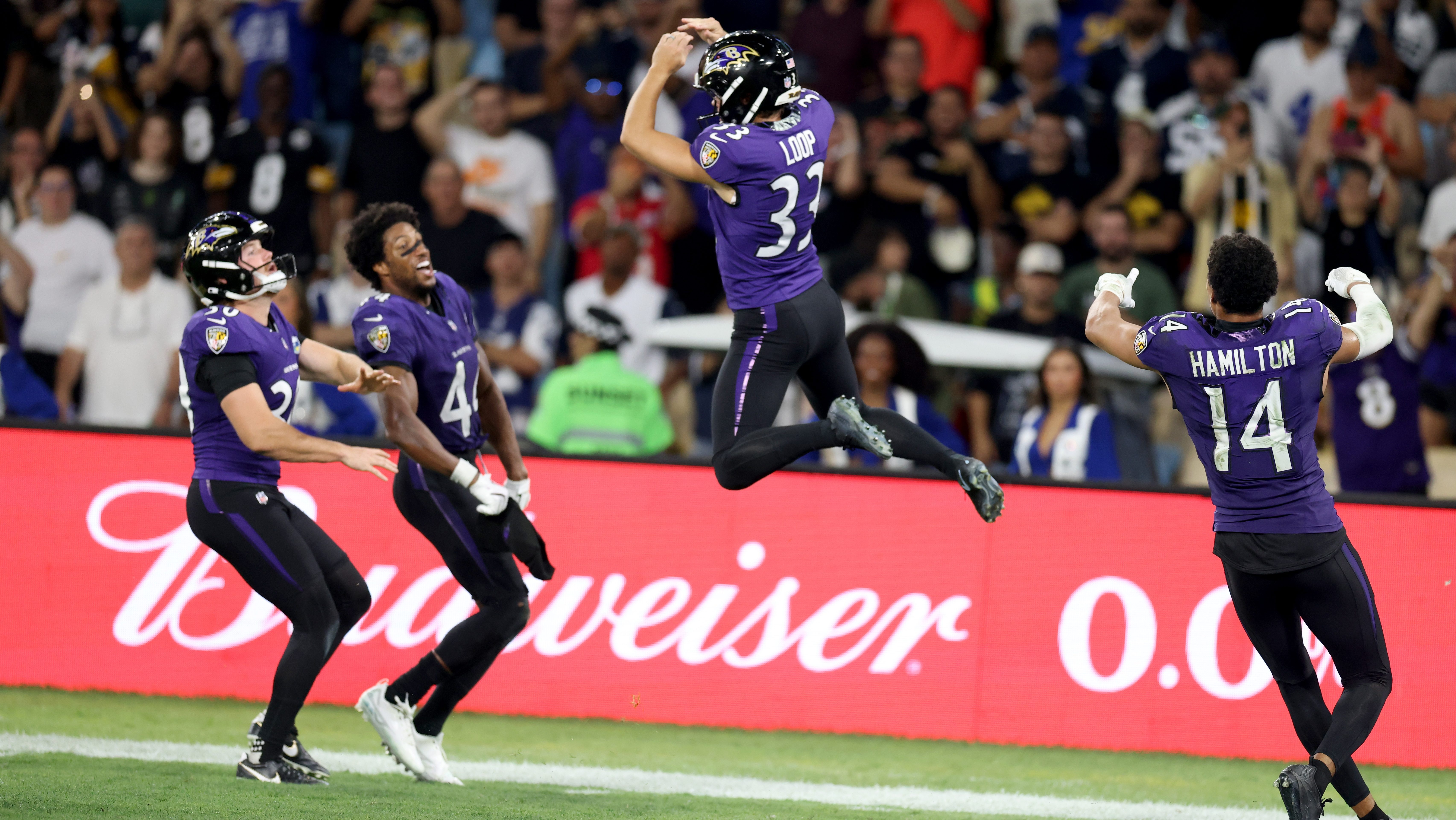 Jugador de Baltimore Ravens anotó gol de campo de 56 yardas y celebró a lo Cristiano Ronaldo en el Maracaná de Brasil