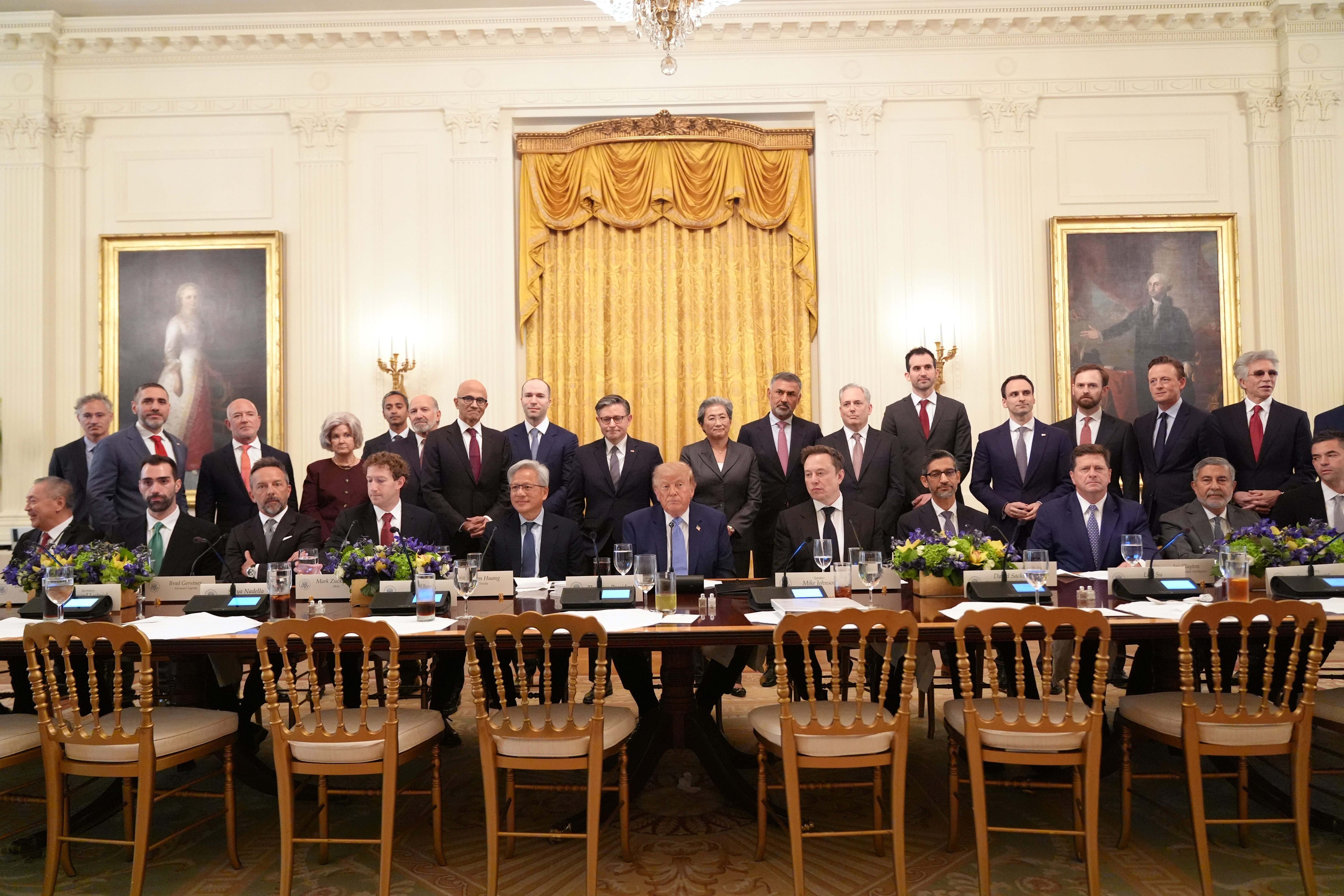 Trump y titanes de la tecnología firman un pacto de "autorregulación" para la IA