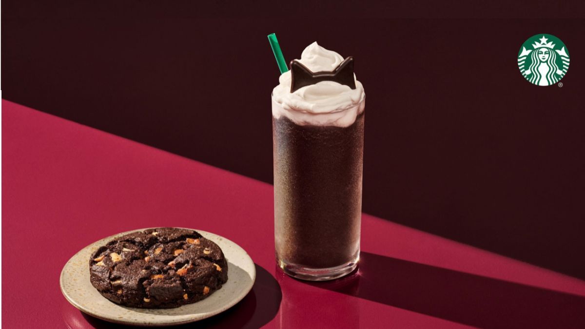 Lo nuevo de Starbucks para Halloween: el Black Cat Frappuccino y la Venti Black Night Cookie