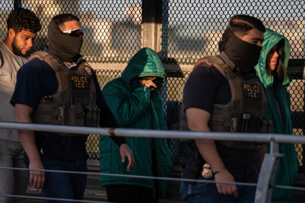 Corte Suprema de EE.UU. permite a Trump reanudar deportaciones rápidas a terceros países