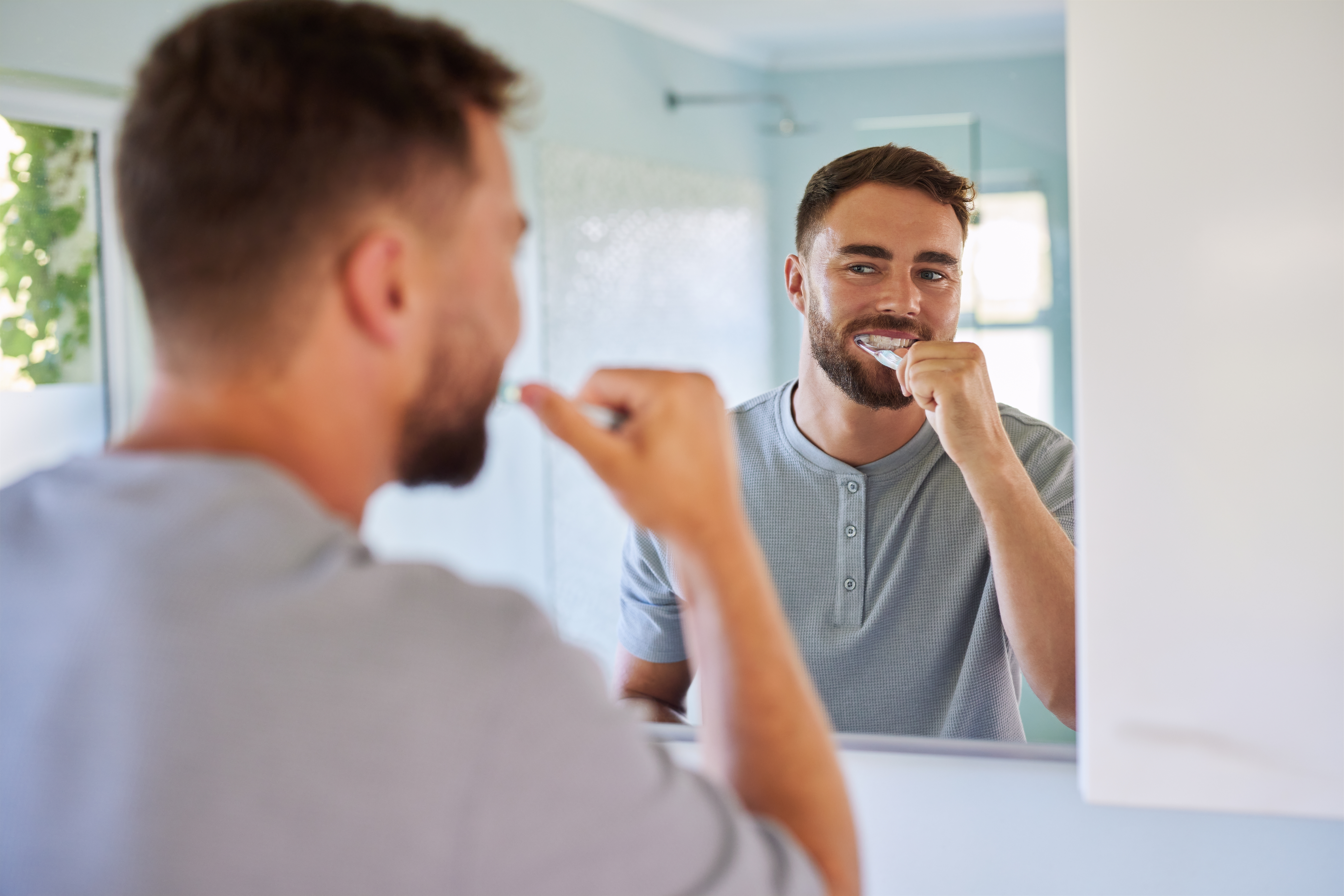 El grave error al cepillarte los dientes y que te deja mal aliento