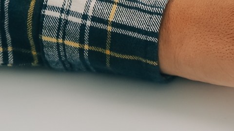 El problema de hacer un préstamo familiar sin establecer reglas claras aparece cuando una parte recuerda un regalo y la otra espera recuperar su dinero.