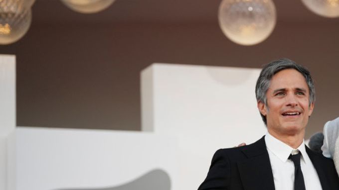 El mexicano y el puertorriqueño posaron juntos tras presentar la película ante la prensa