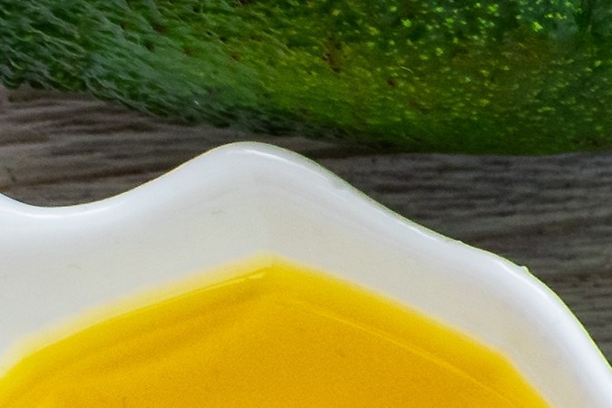 Incorporar pescado azul y semillas de lino asegura un aporte adecuado de ácidos grasos omega-3, esenciales para el organismo.